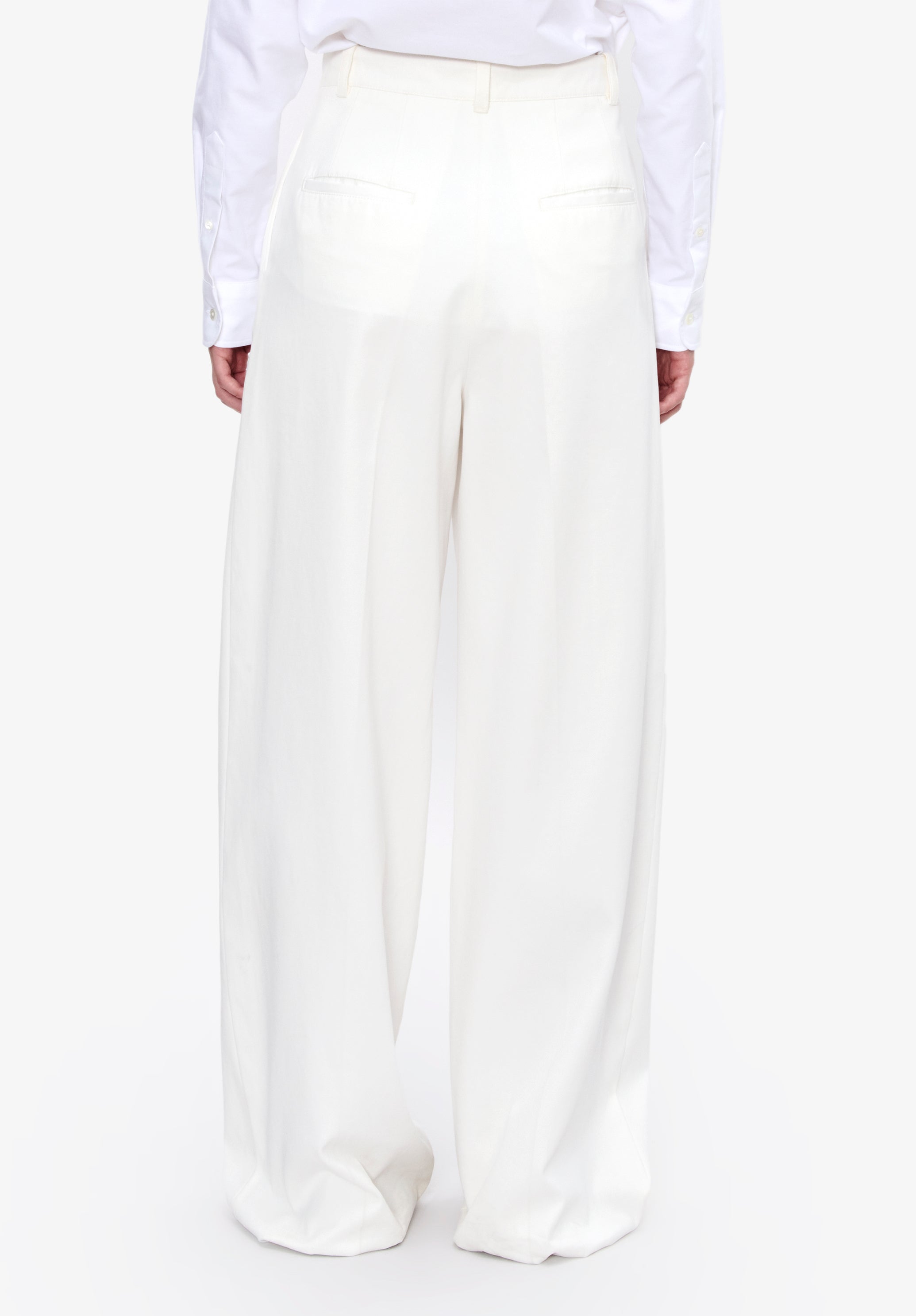 A. P.C. Women's Ginny Trousers Size: 34 in White
