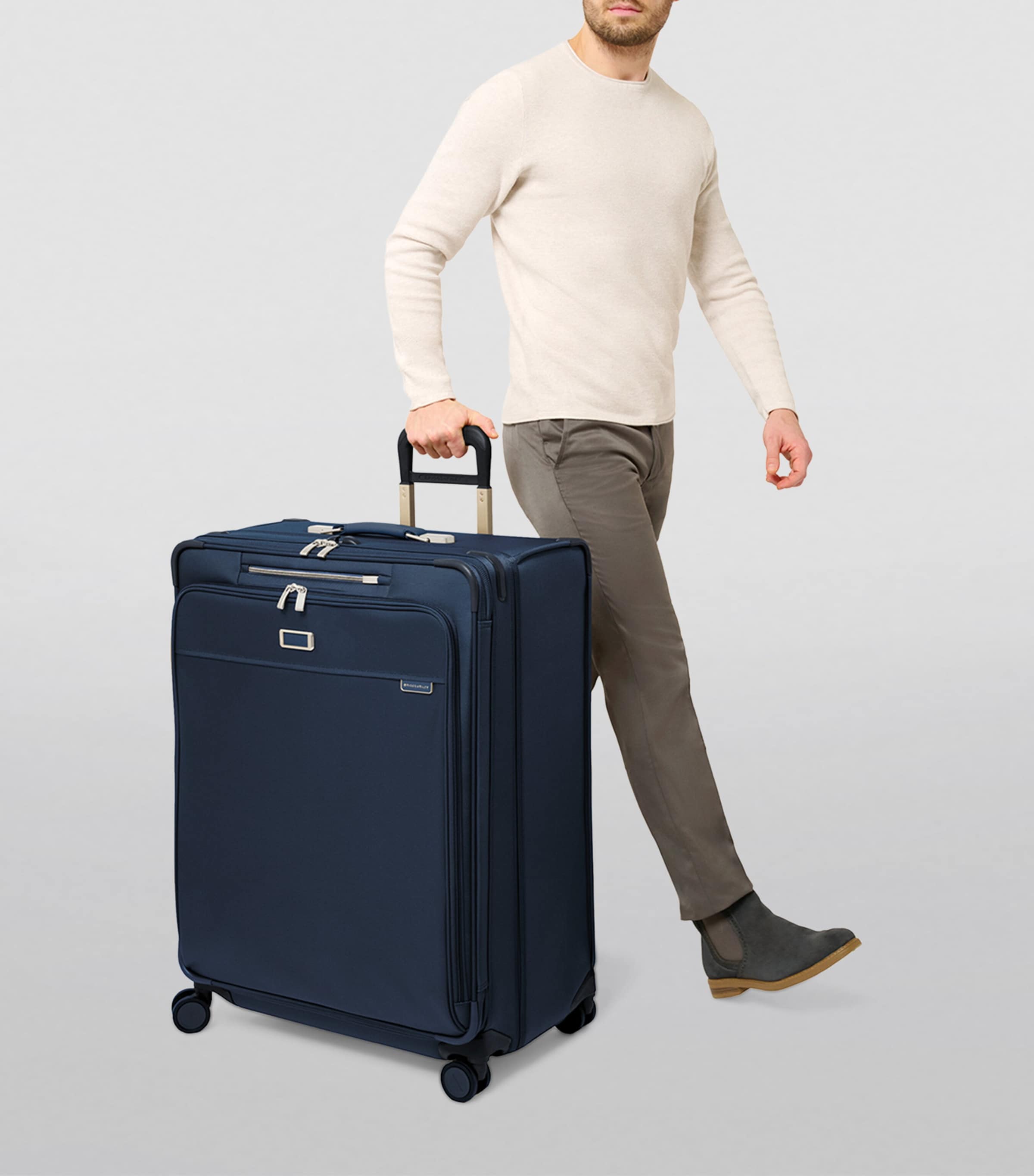 Baseline Extra Large Expandable Spinner Suitcase