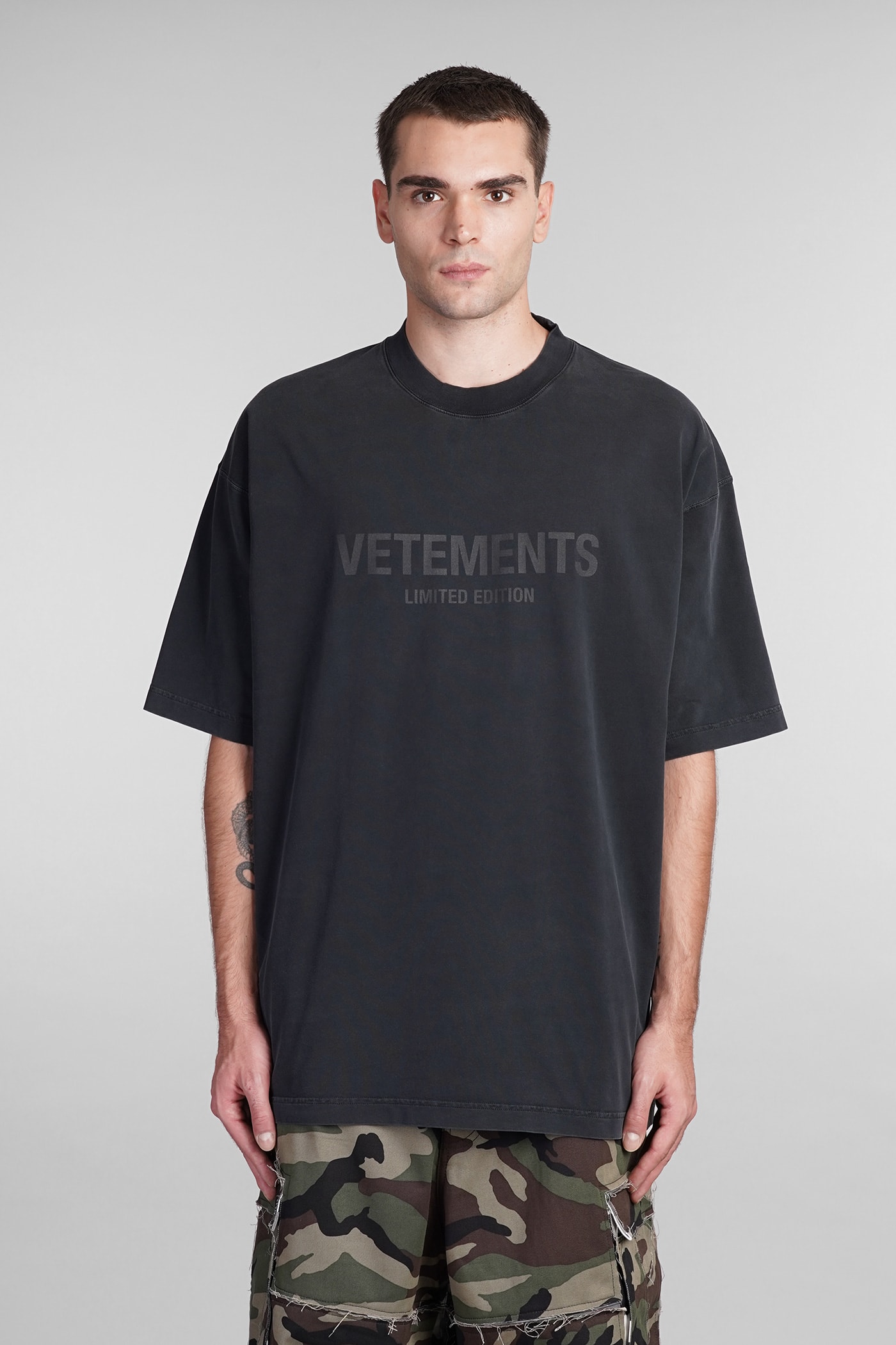 Logo-print T-shirt - Black