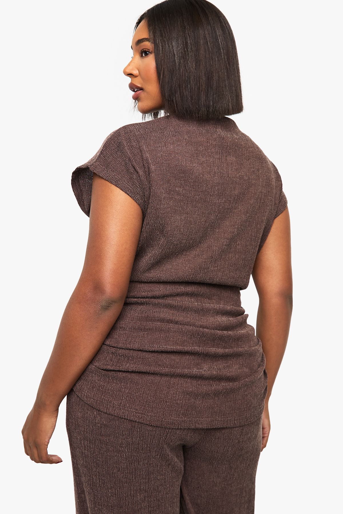 Boohoo Womens Plus Ruched Side Asymmetric Top - Chocolate