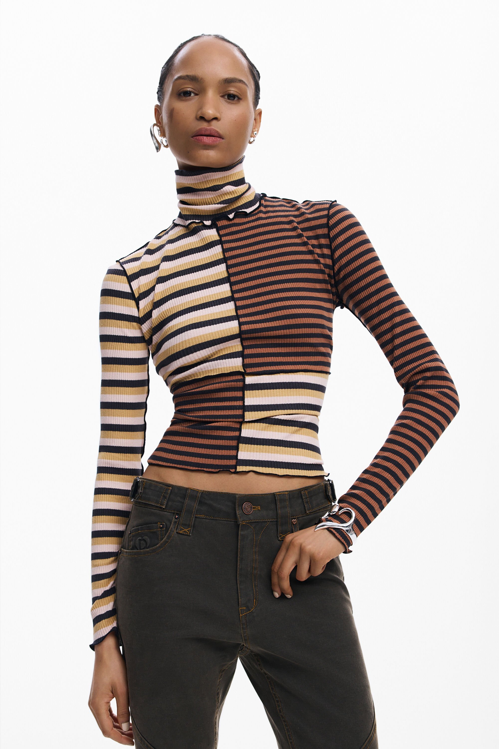 LONG SLEEVE HIGH NECK T-SHIRT