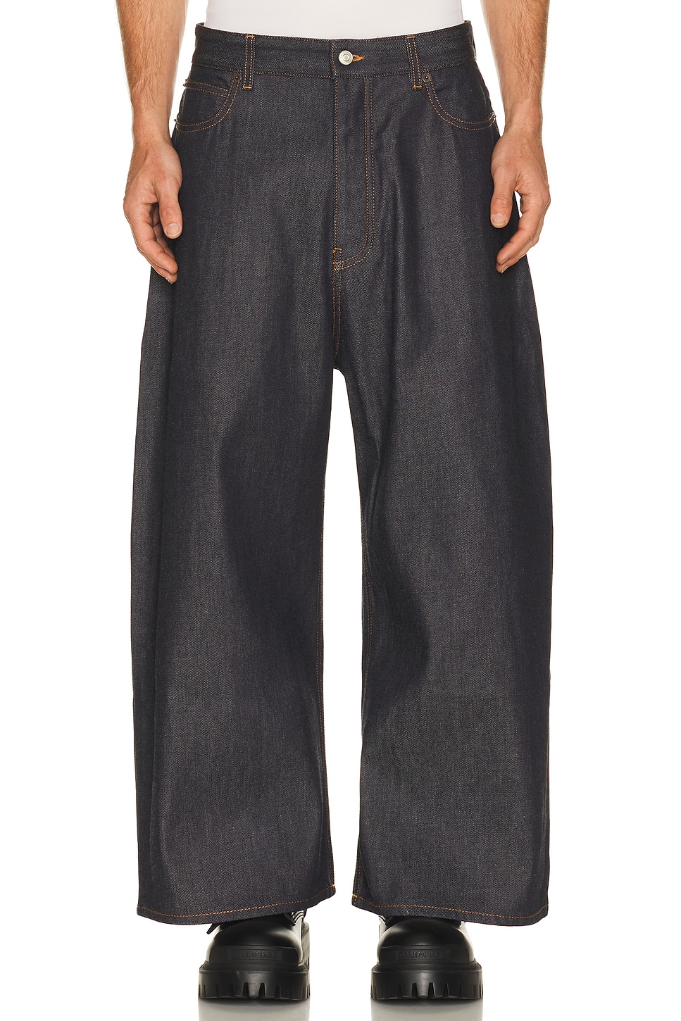Balenciaga Round Fit Jeans in Undone Indigo - Blue. 32 also in