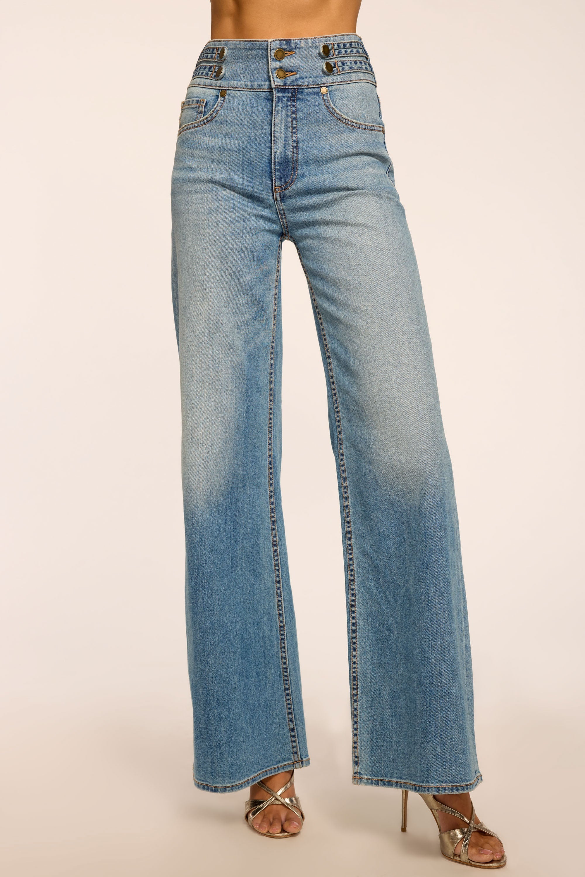 Liv High-Rise Wide Leg Jean Light Wash in Light wash