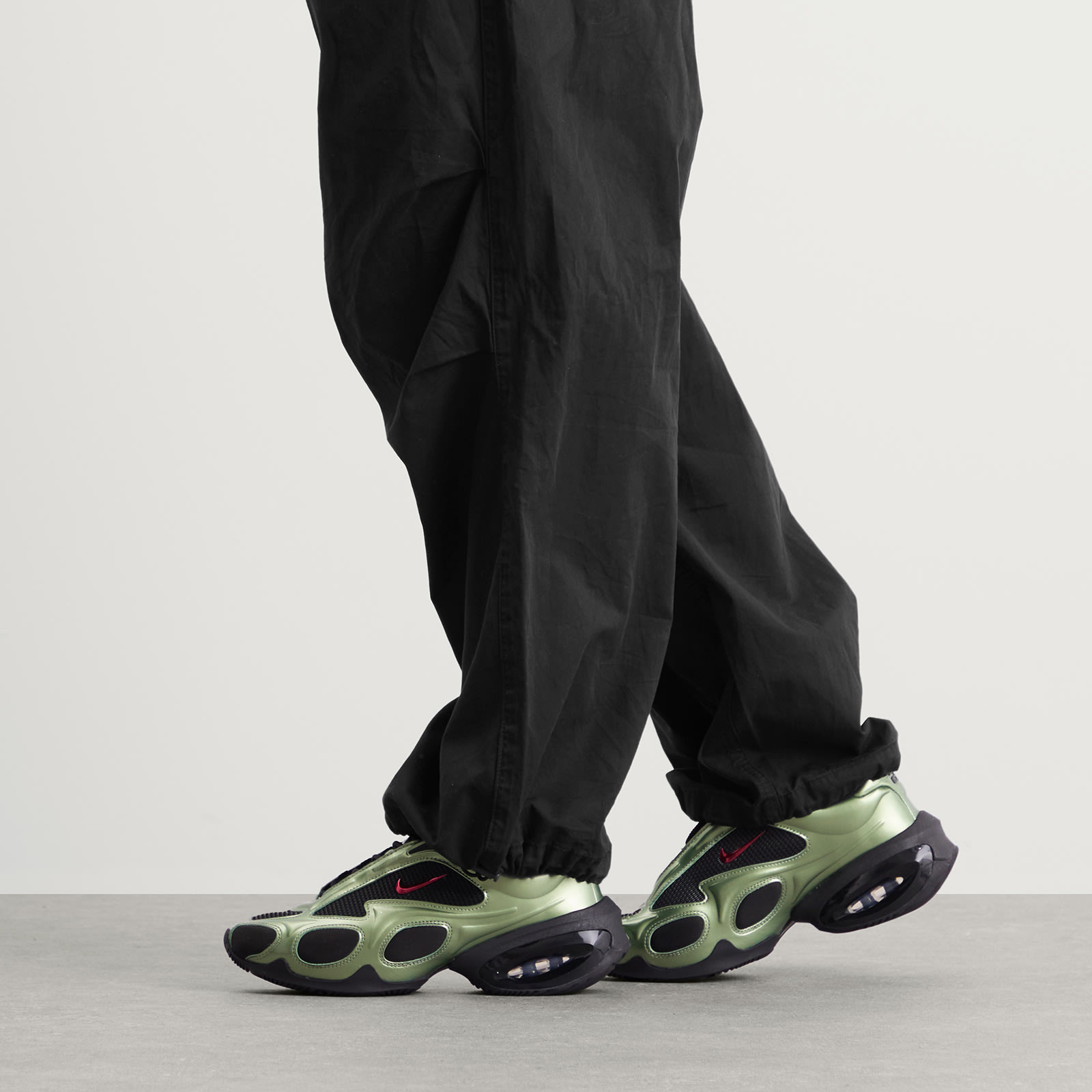 Women's Air Max Muse W Sneaker Black/Red/Green