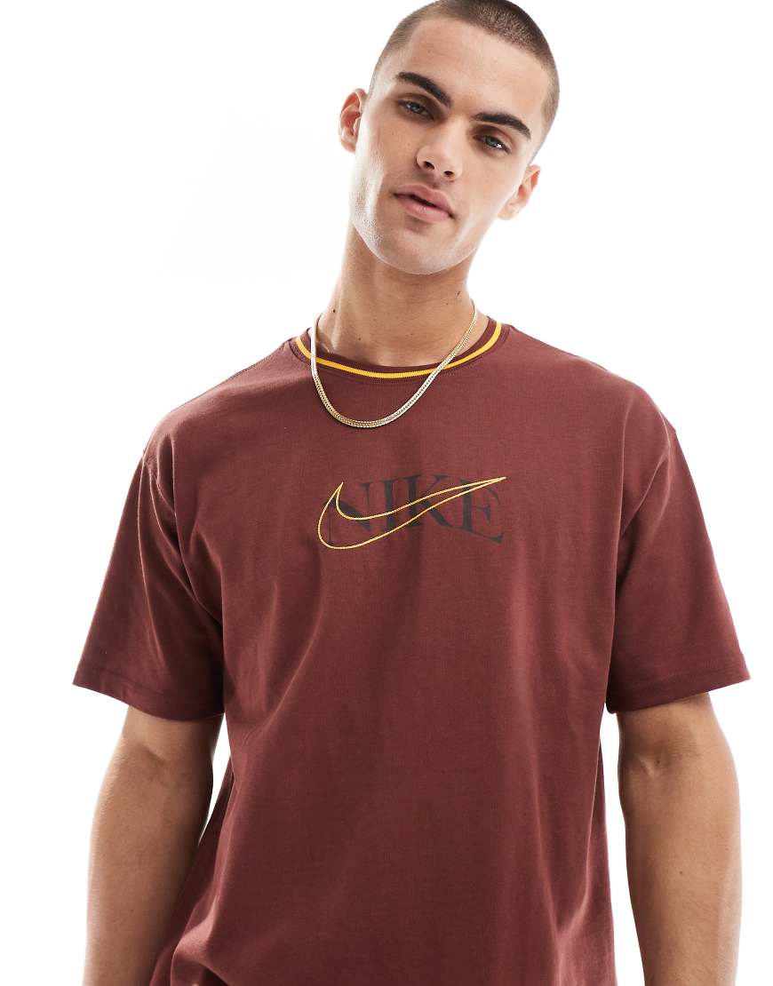 Swoosh overlay logo T-shirt in burgundy-Red