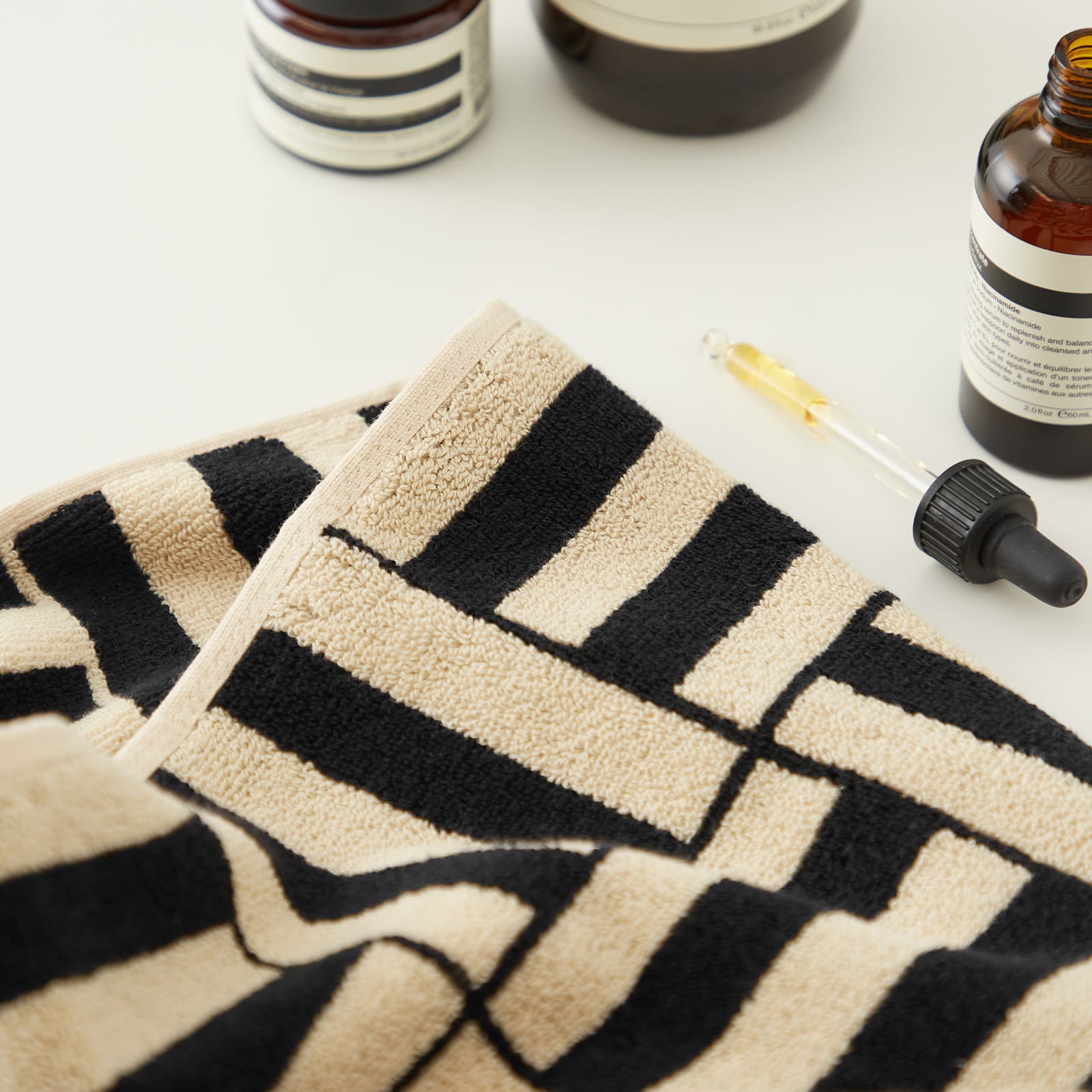 Willis Limited Edition Pool Towel in Sand/Noir 