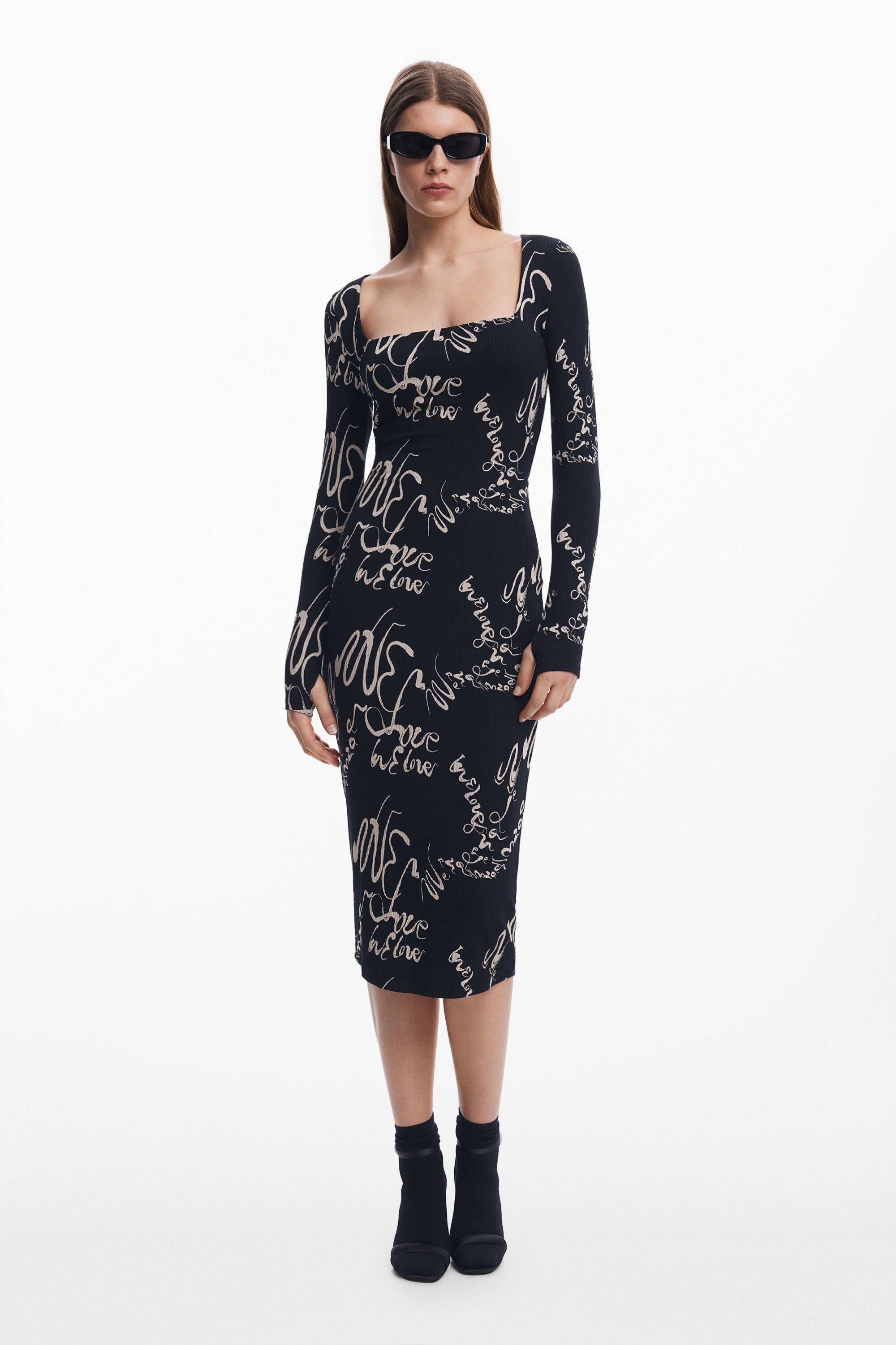 Square neckline dress Lettering