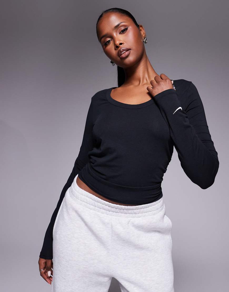 Chill long sleeve top in black