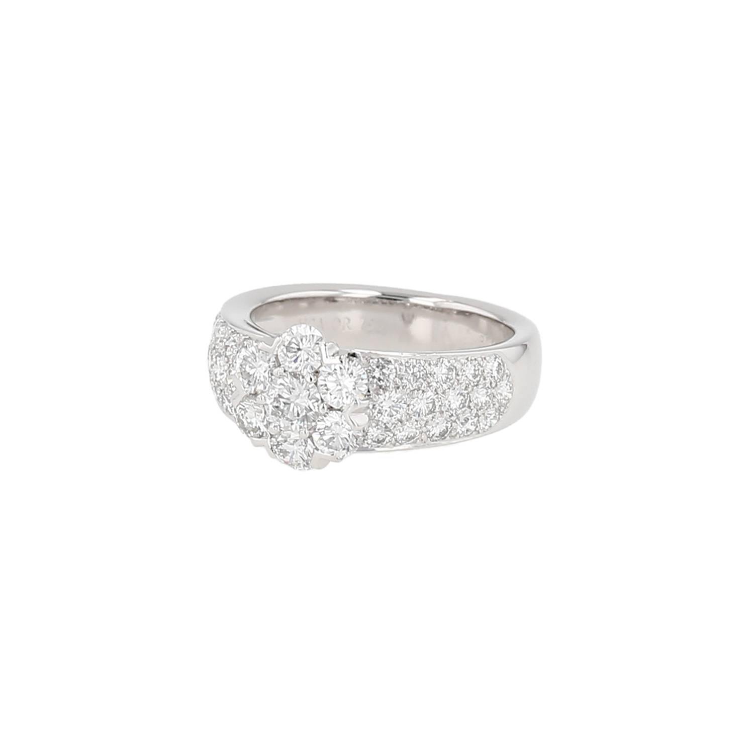 Fleurette large model ring in white gold and
