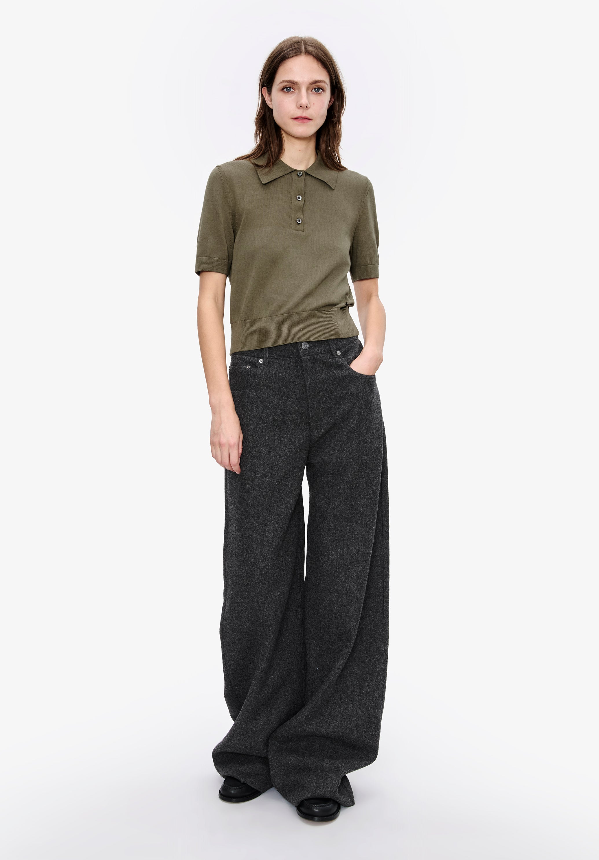 A. P.C. Women's Clyde Jeans Size: 24 in Anthracite