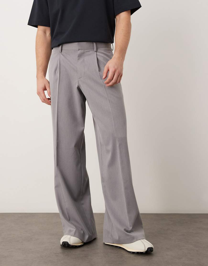 Smart loose leg trousers in grey with front pleat
