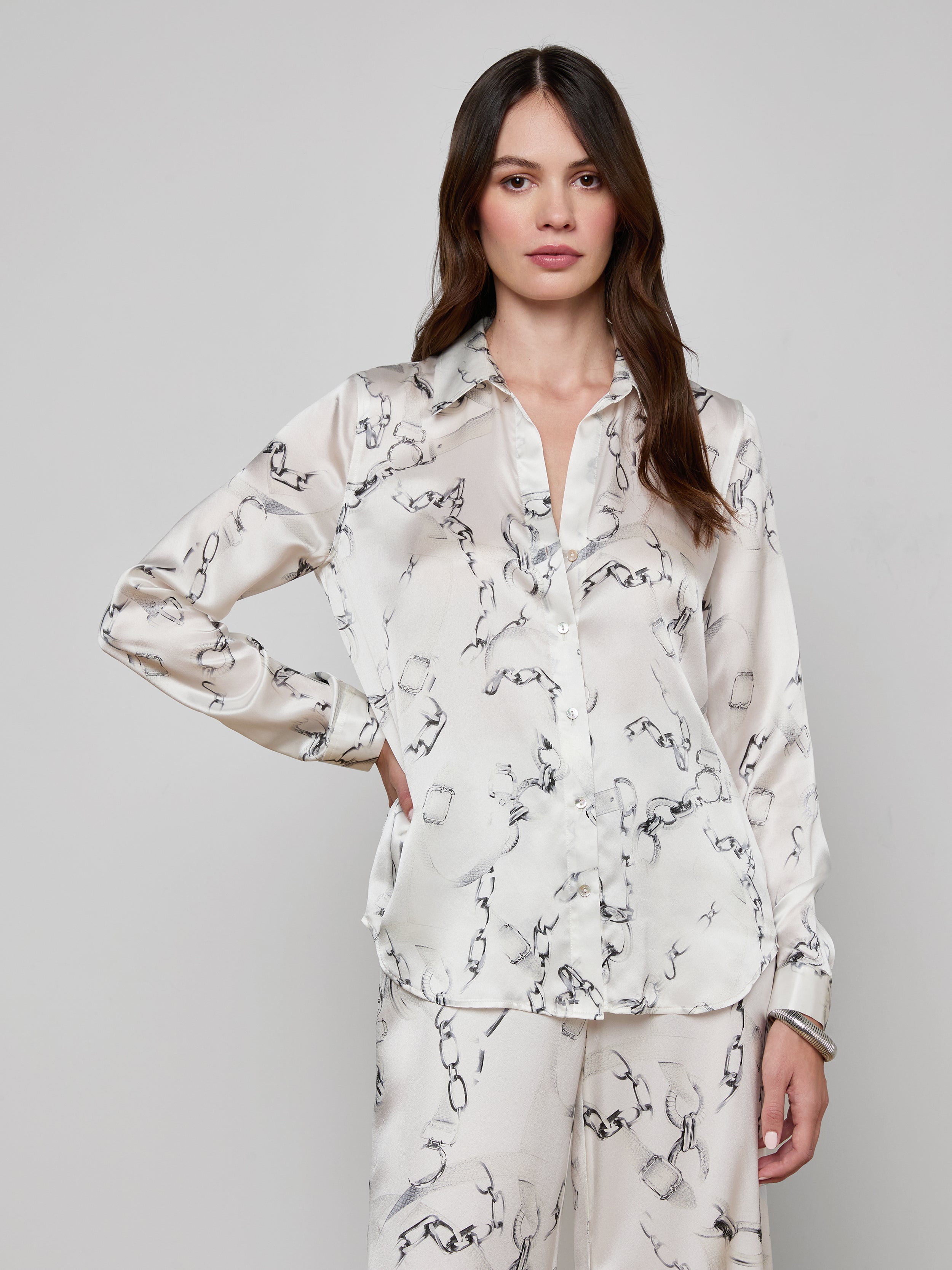Tyler Silk Blouse Top In Ivory/grey Small Faded Chain