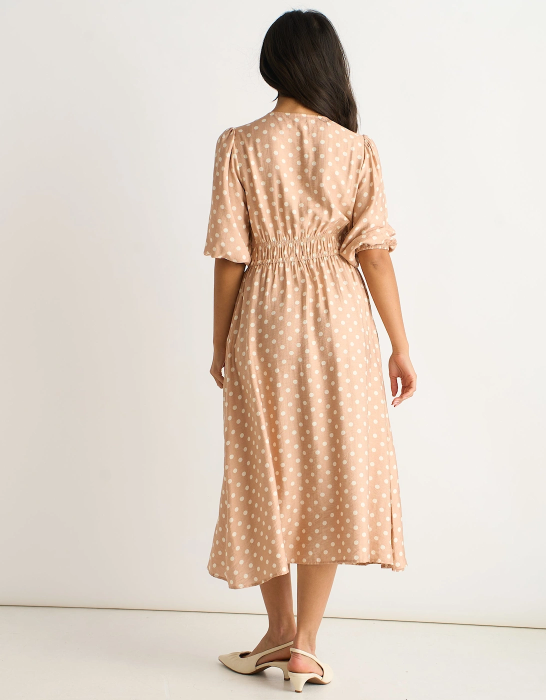 Gini London Women's Oatmeal Spot Print Shirred Waist Shift Midi Dress - Cream/Brown