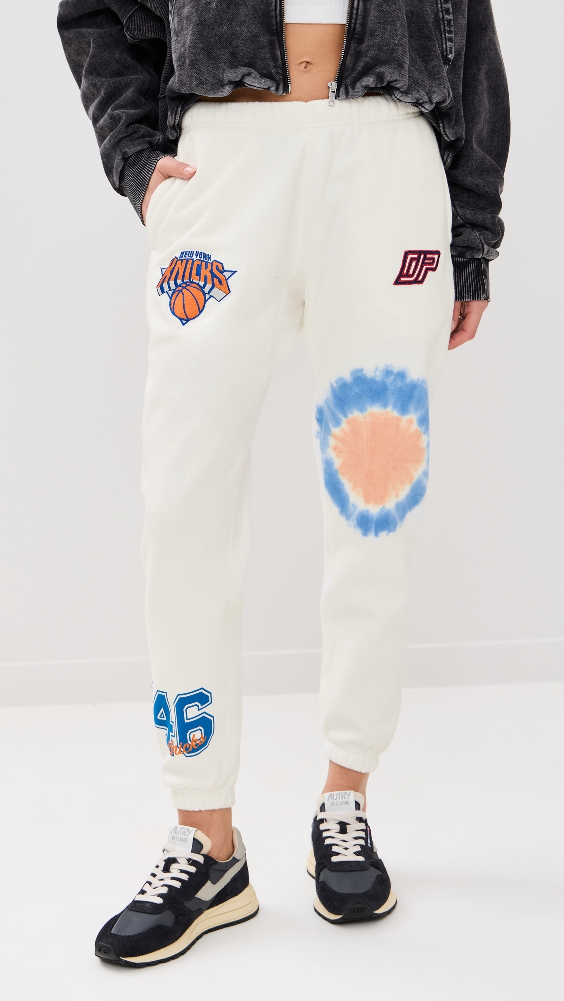 NY Knicks Bullseye Sweatpants White