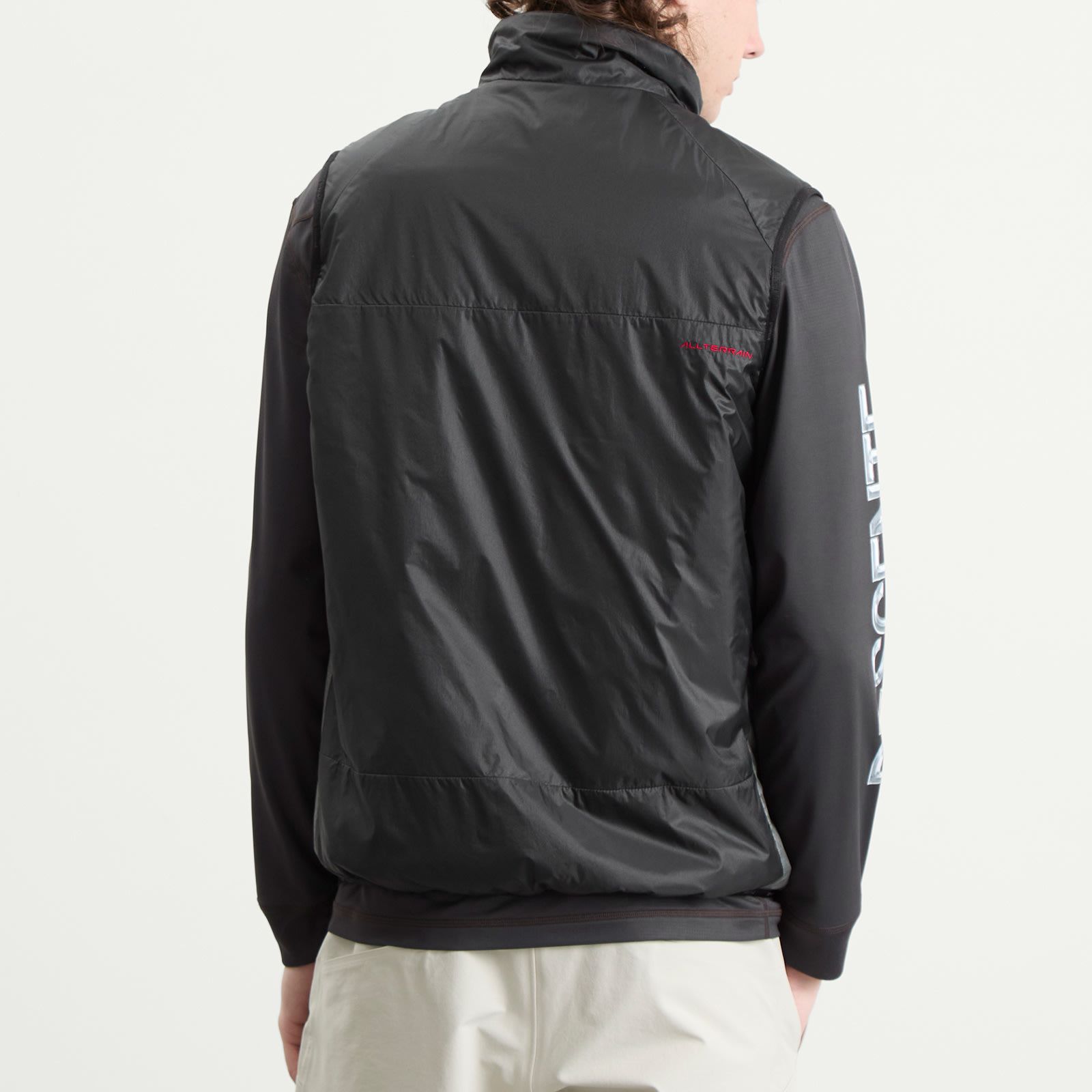Men's Allterrain x JJJJound Reversible Vest in Black/Charcoal