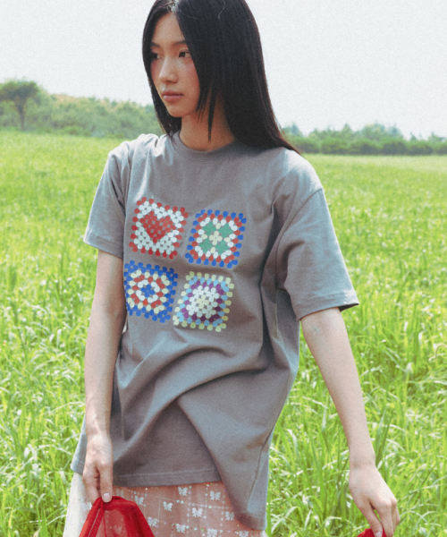 CROCHET SQUARE OVER FIT T SHIRT GREY