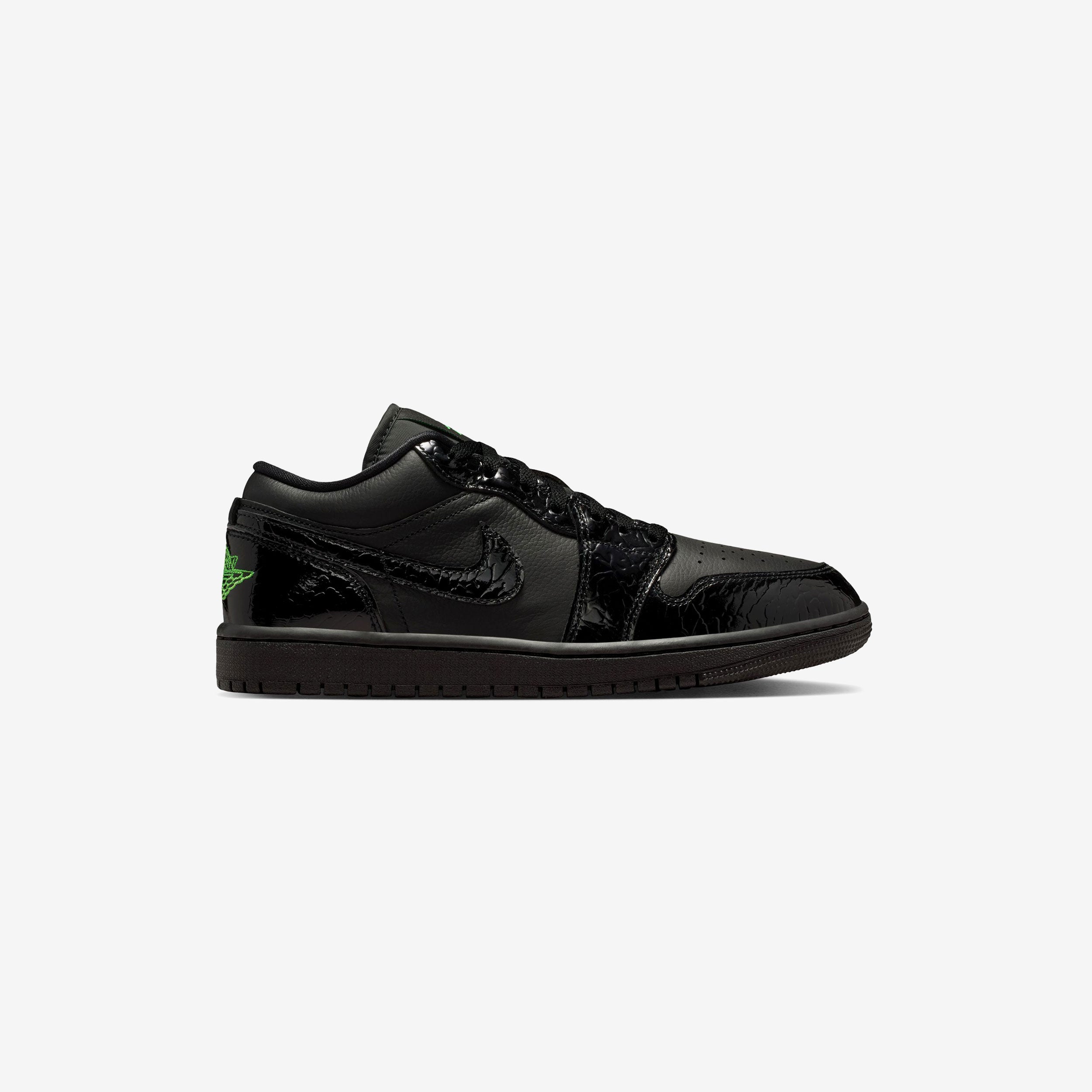Jordan Women's Air Jordan 1 Low SE - BLACK/SCREAM GREEN-BLACK-BLACK - unisex