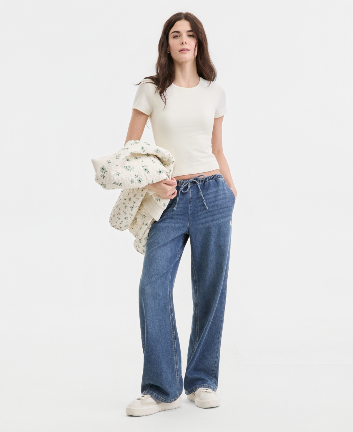 Juniors' Heart-Embroidered Drawstring Wide-Leg Jeans - Earl