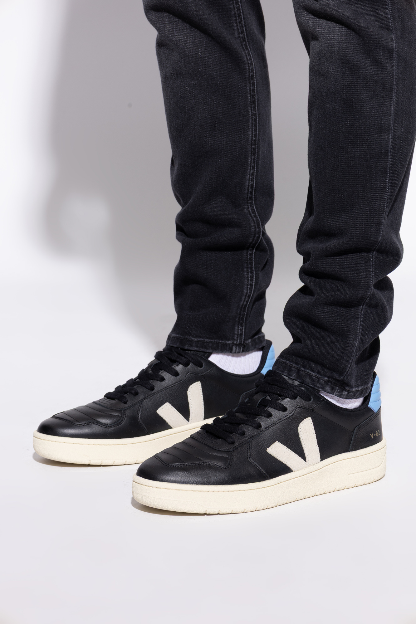 "V-82 II" Sports Shoes, Men's, Black