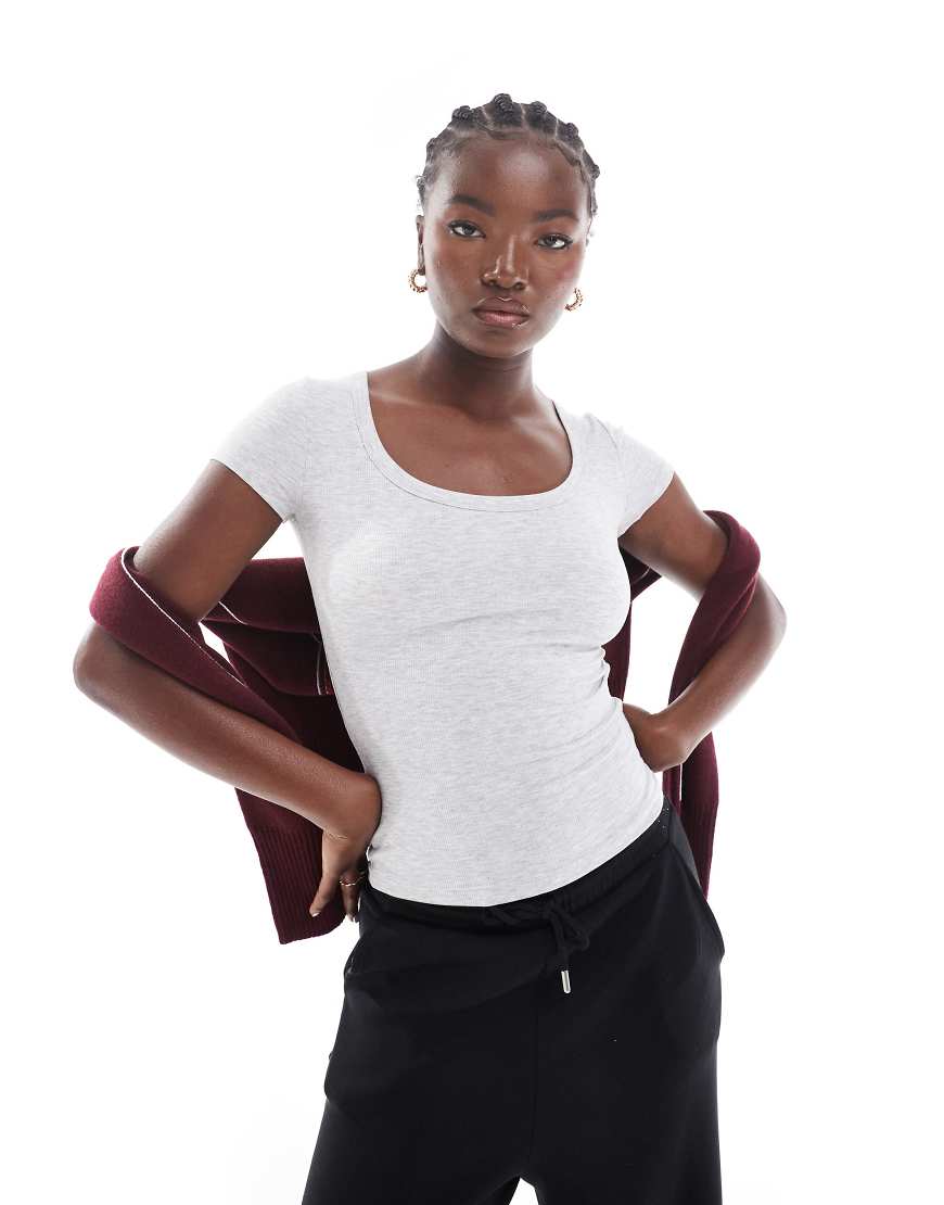 Ribbed scoop neck short sleeve top in grey