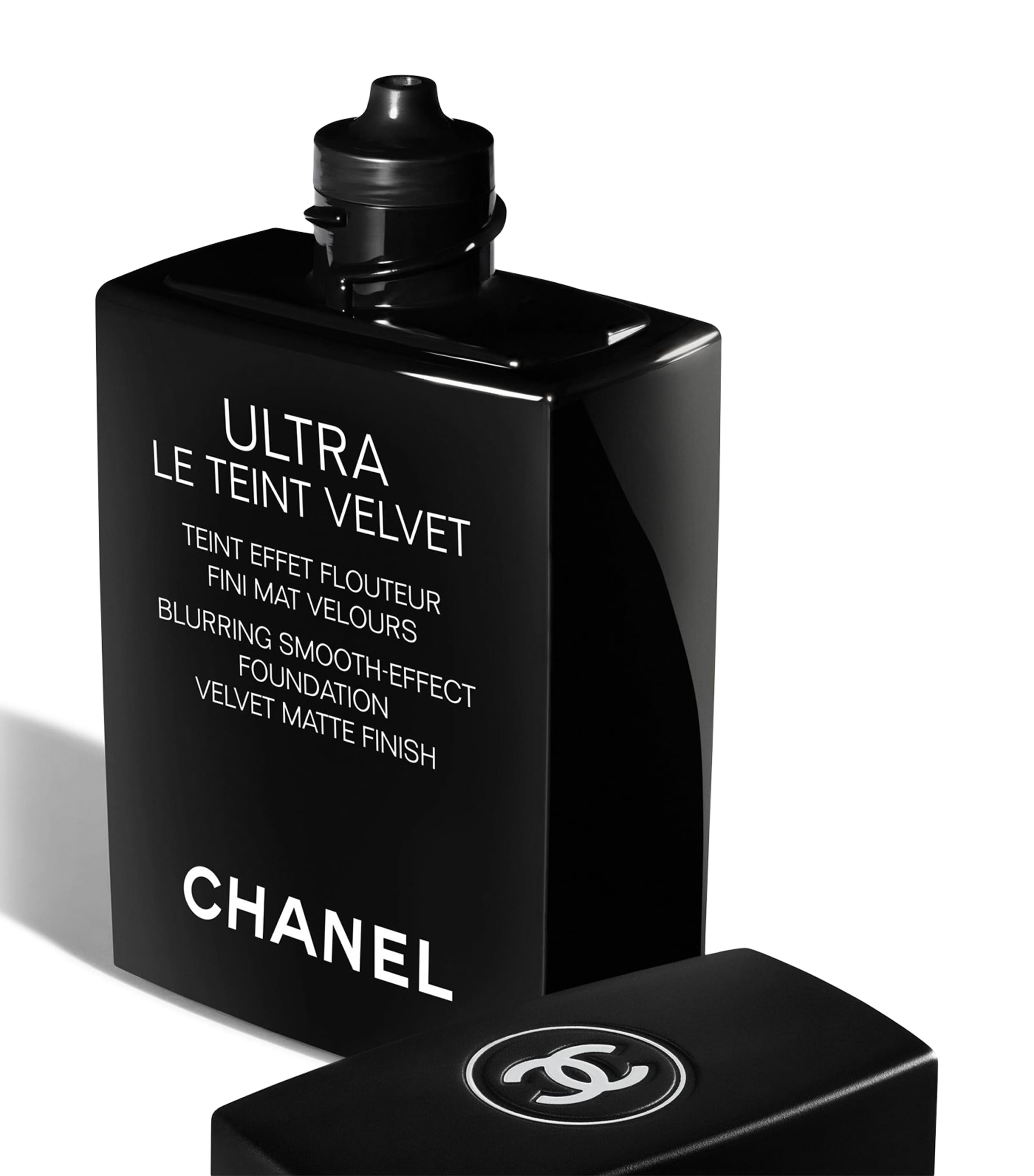 Ultra Le Teint Velvet Blurring Smooth-Effect Foundation