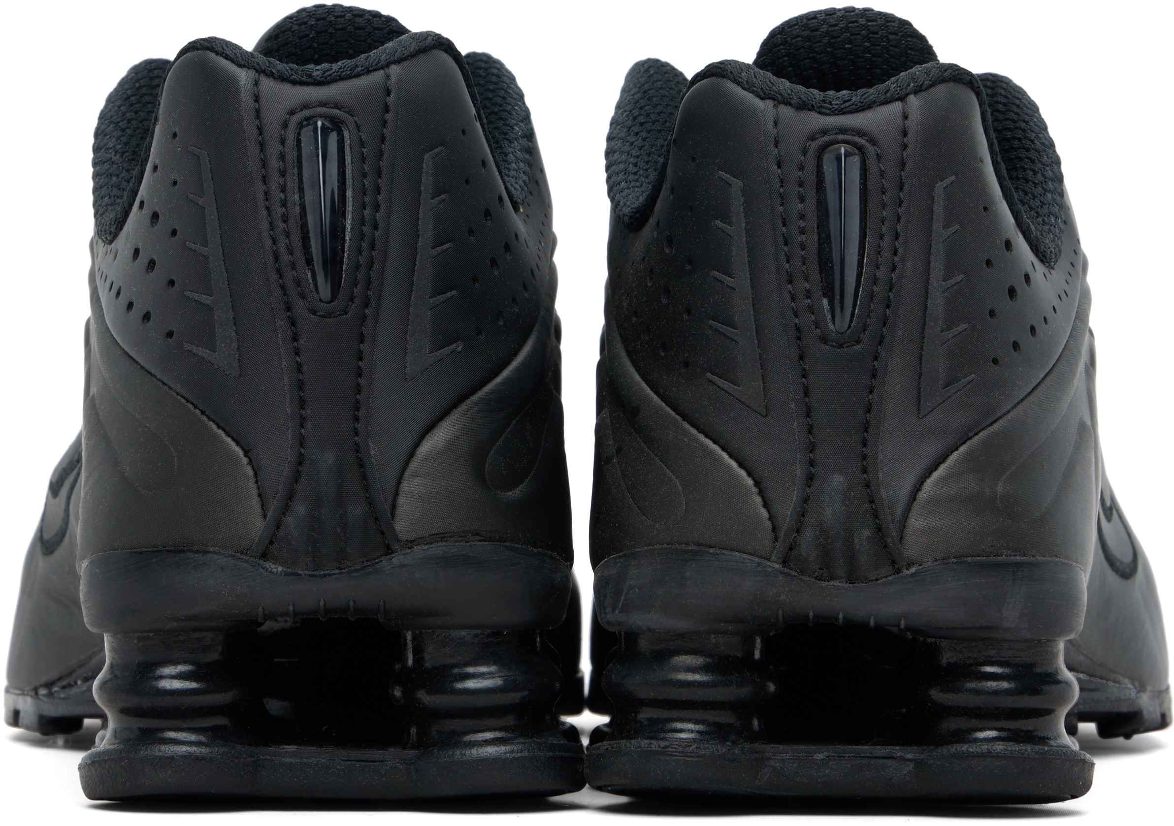 Black Shox R4 Sneakers