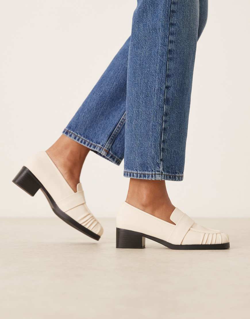 Aarvi square toe loafers in cream-Neutral