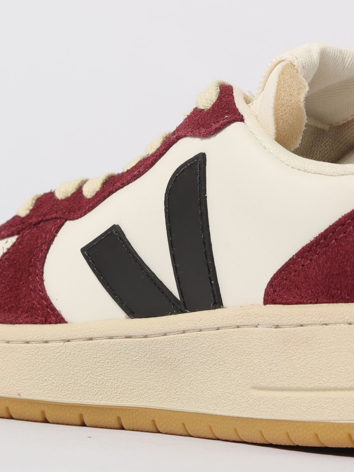 Sneakers Damen Farbe Amarant