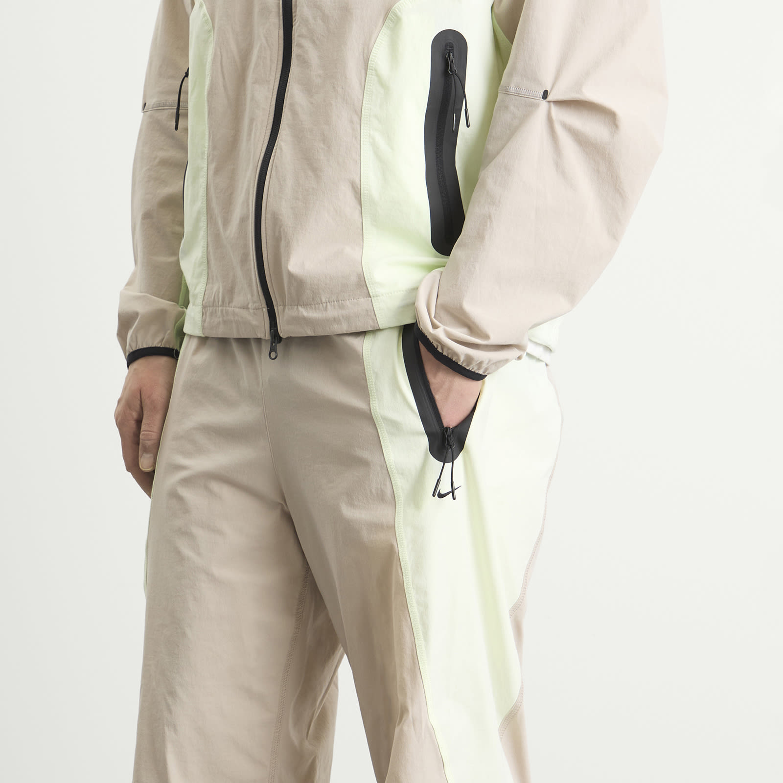 Men's Tech Woven Pro Oversized Pant in Cream/Volt Tint/Black