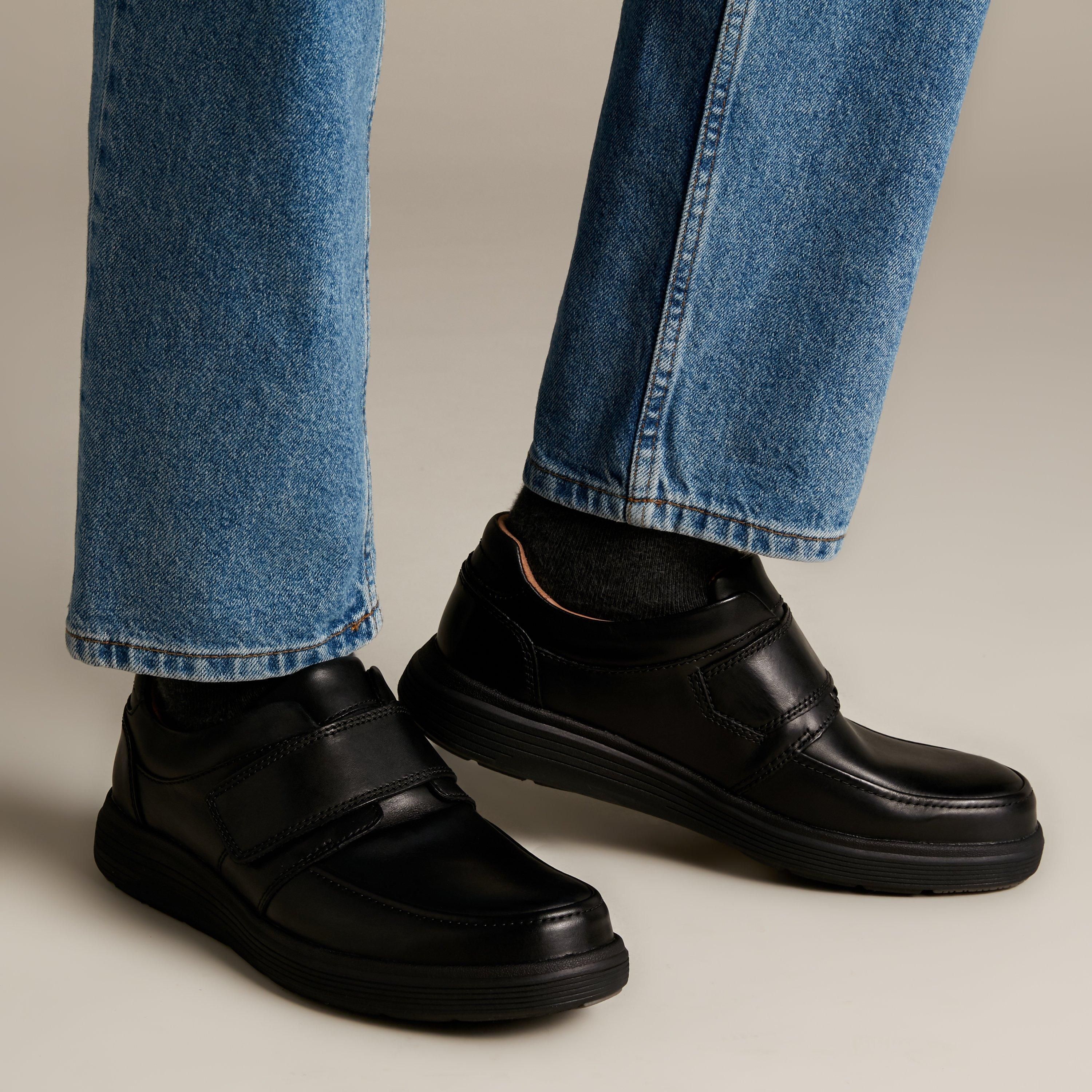 Clarks Men's Un Abode Strap Loafer Black Leather Loafers, Riptape | : 8.5/Wide Fit