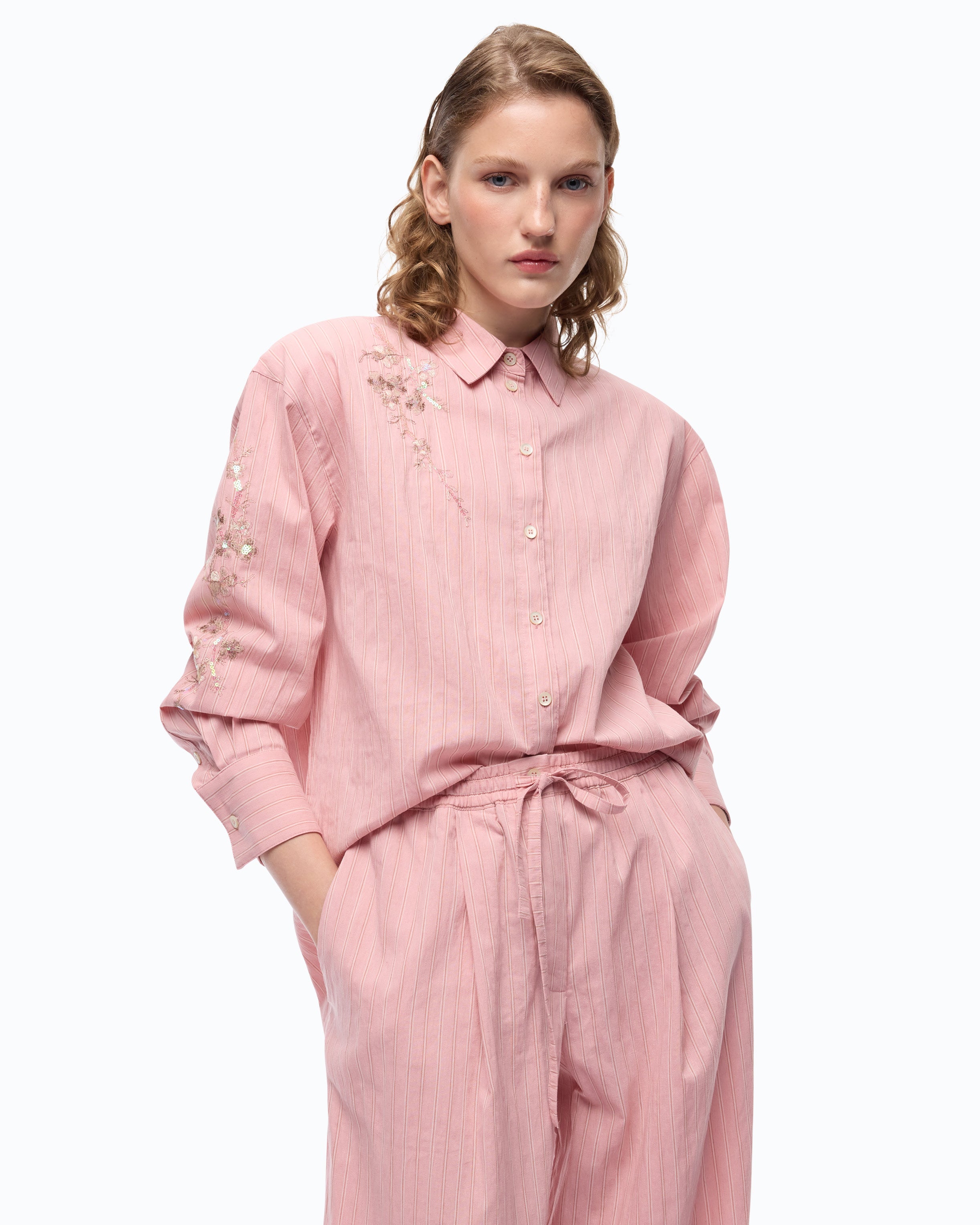 Striped shirt with floral embroidery - L