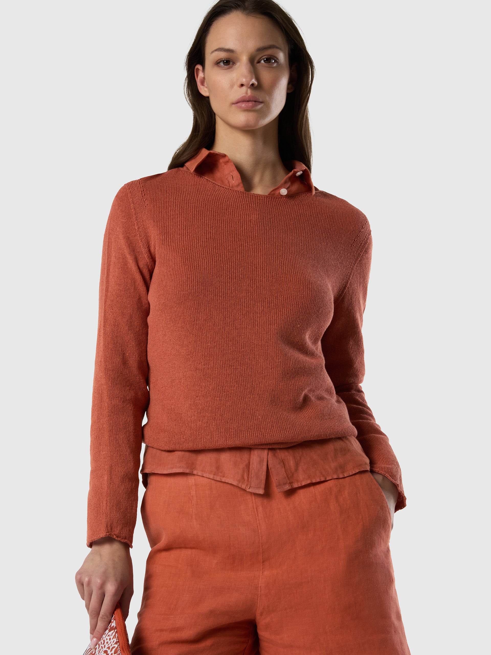 Nahtloser Pullover mit U-Boot-Ausschnitt