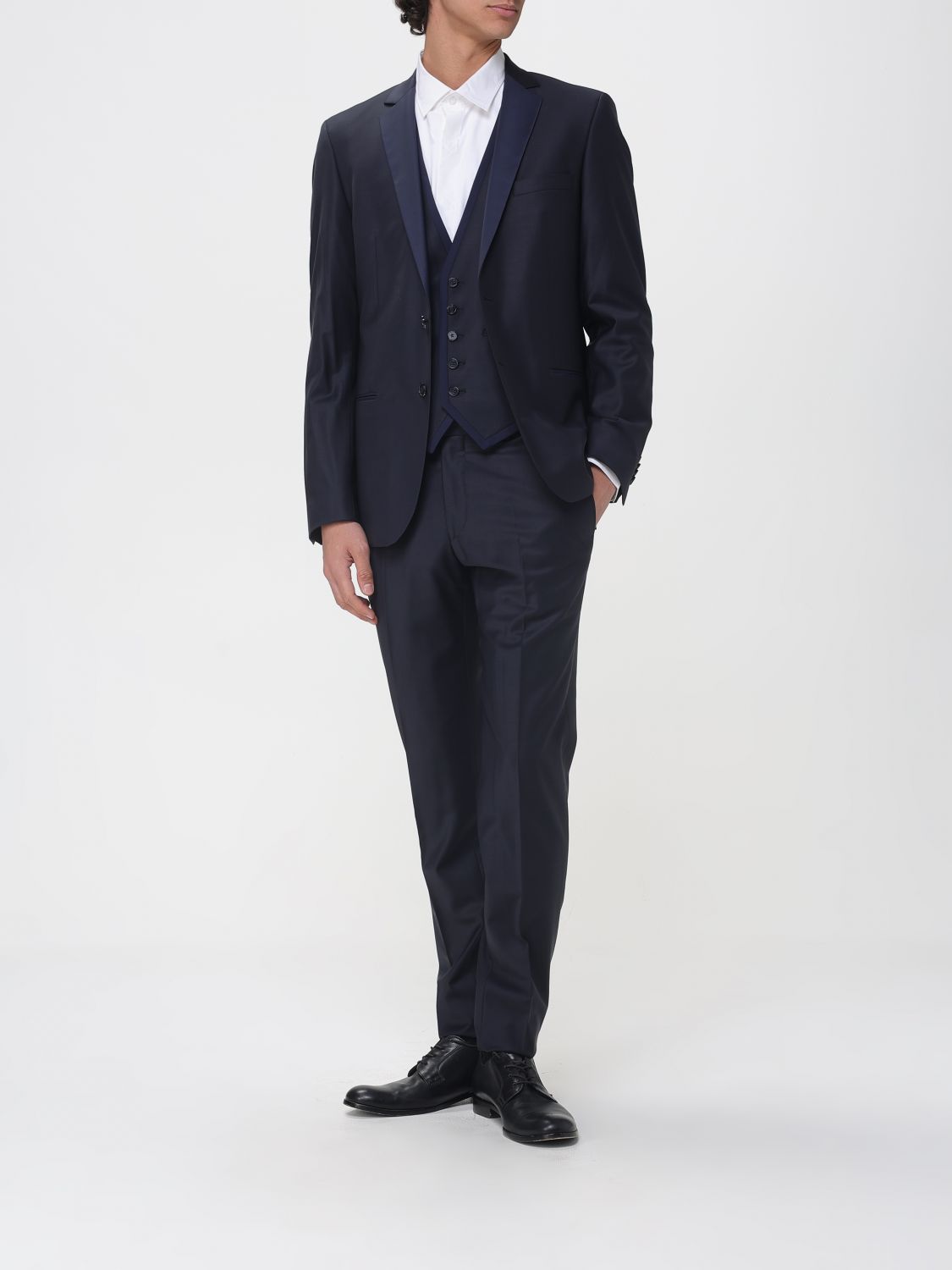 Suit Men color Blue