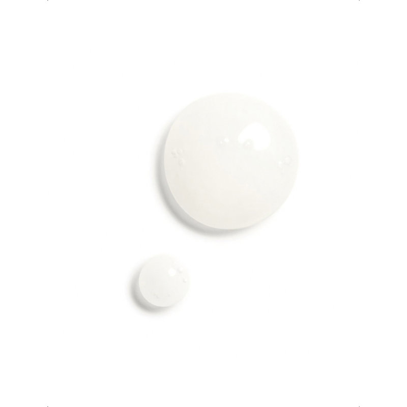 <Strong>N°1 De Revitalizing Essence Lotion</Strong> Plumps
