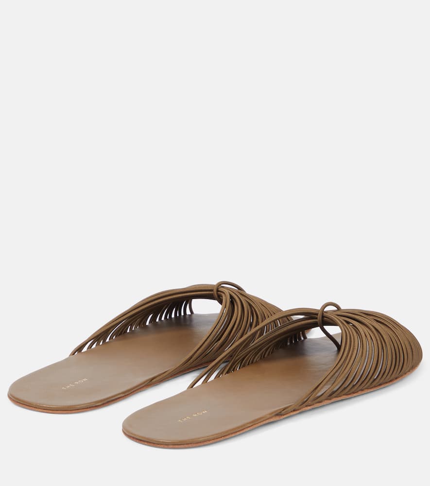 Sara slides