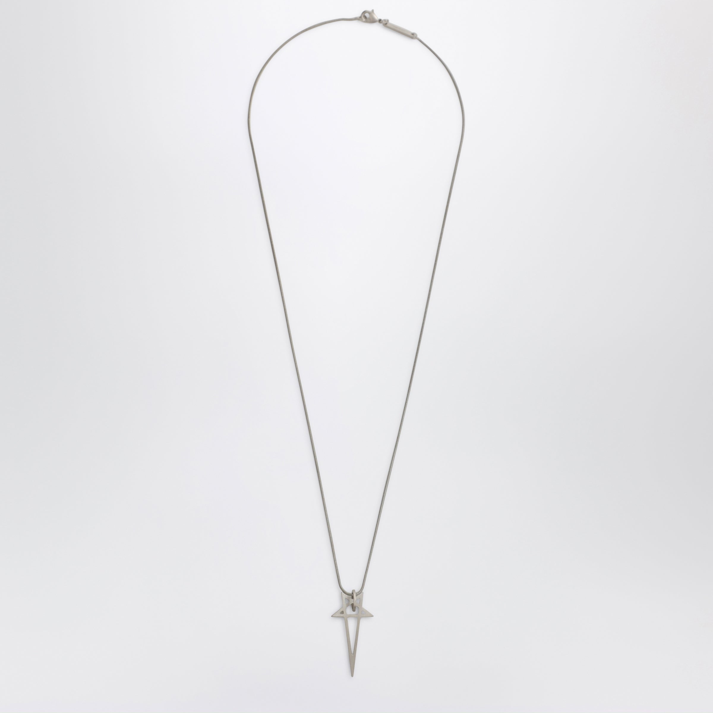 Pentagram necklace in metal