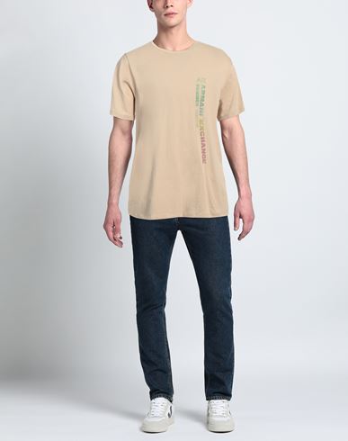 Man T-shirt Sand