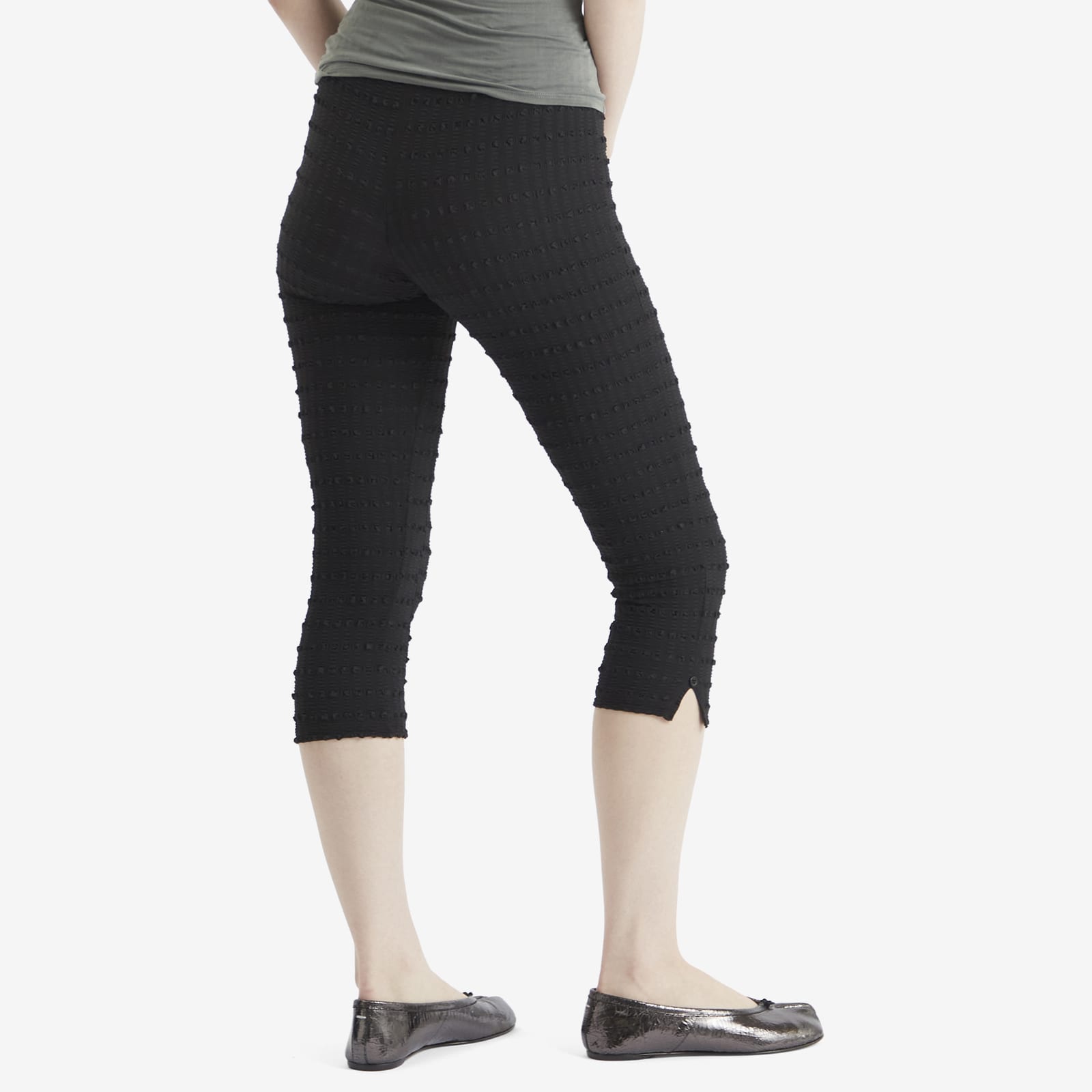 Peachy Den Women's Cindy Capris in Black
