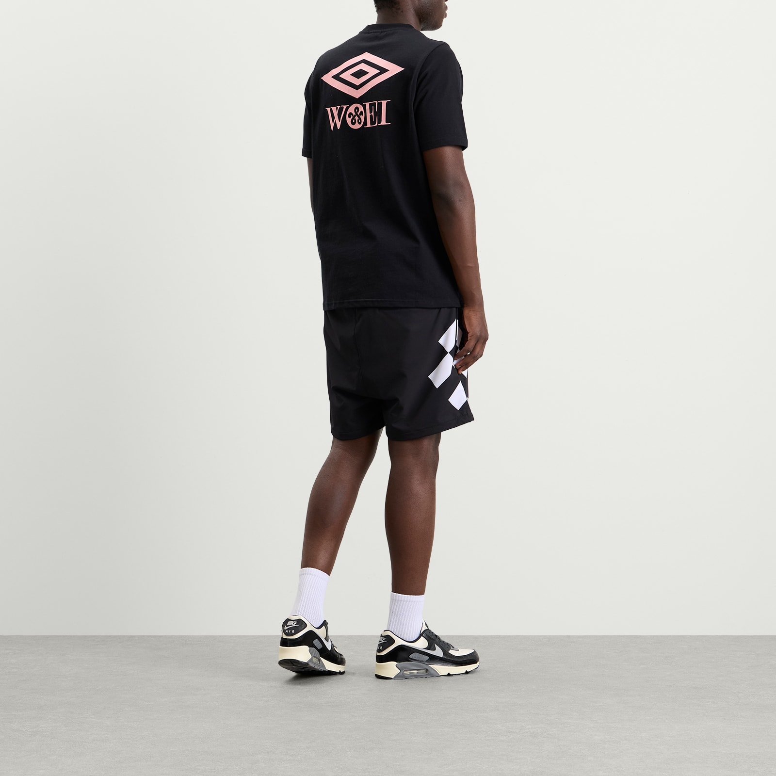Men's x WOEI Logo T-Shirt Black/Pink