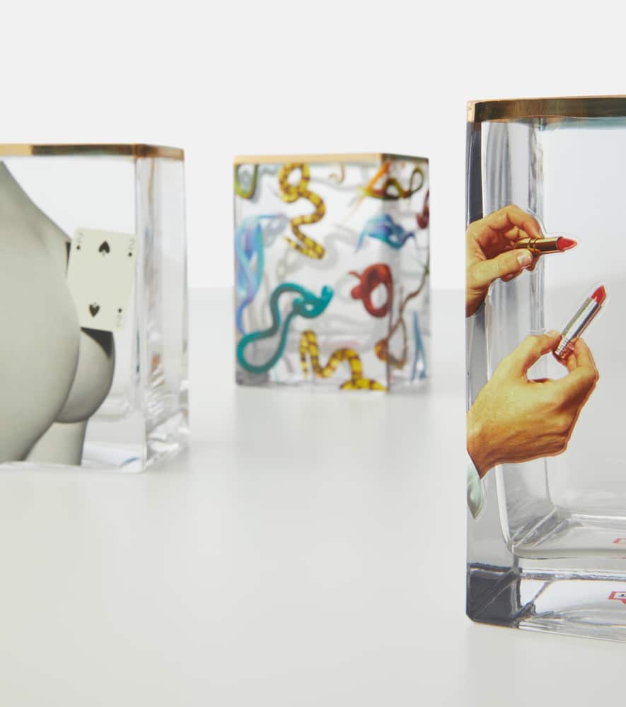 X Toiletpaper Lipsticks Small glass vase