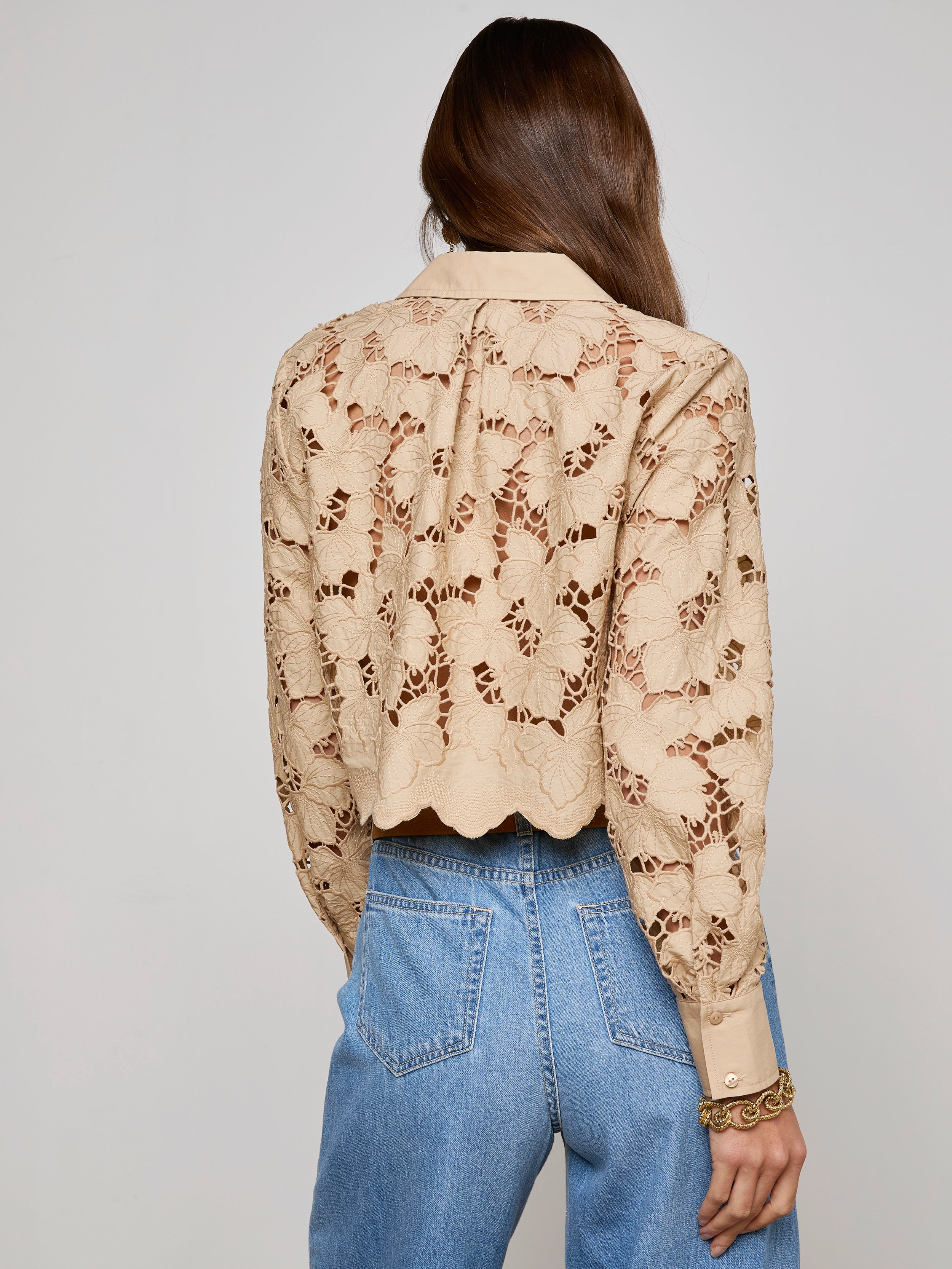 L'AGENCE Seychelle Cropped Lace Blouse Top In Almond