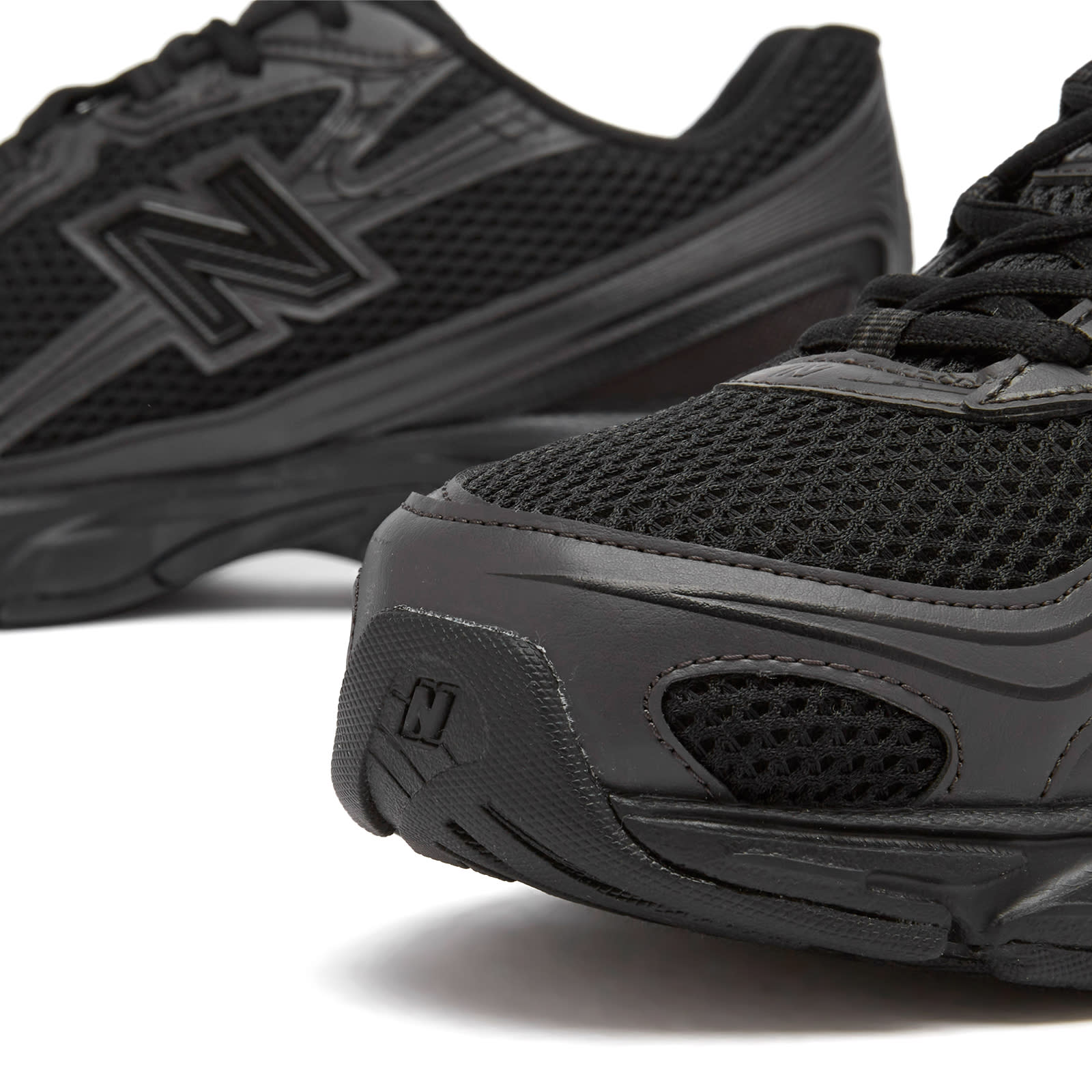 740 Sneaker in Black