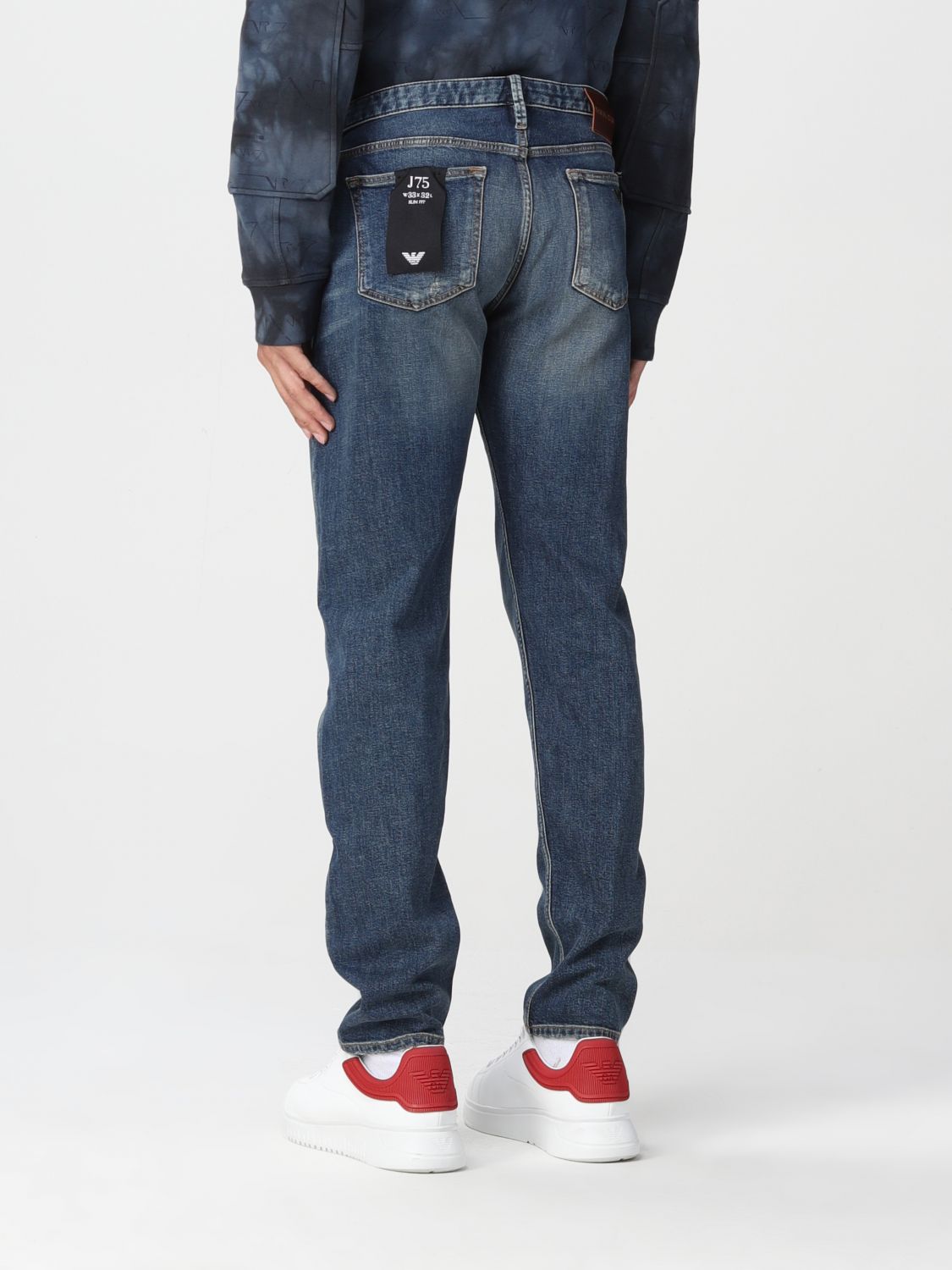 Jeans in denim