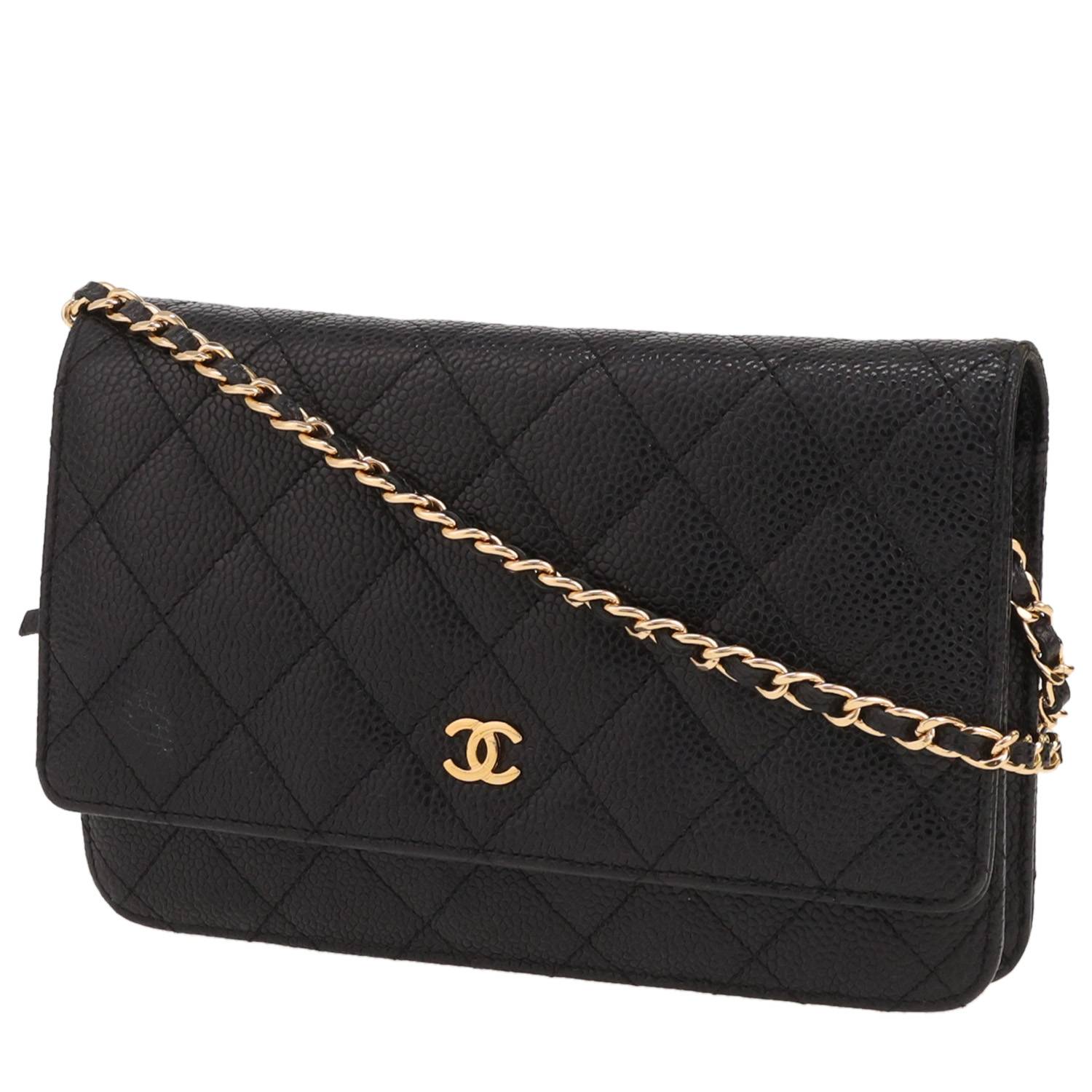Wallet on Chain shoulder bag in black quilted grained leather