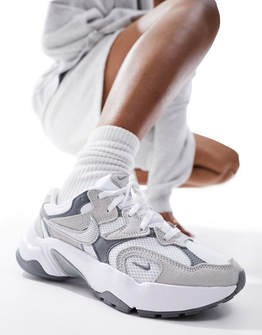 Runninspo sneakers in gray and white detail