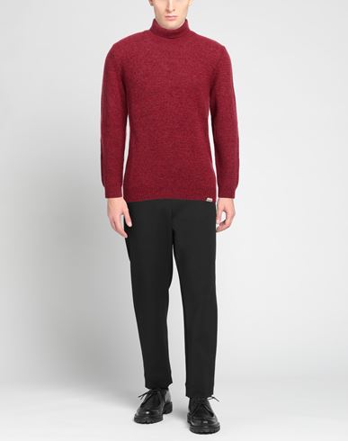 Man Turtleneck Red