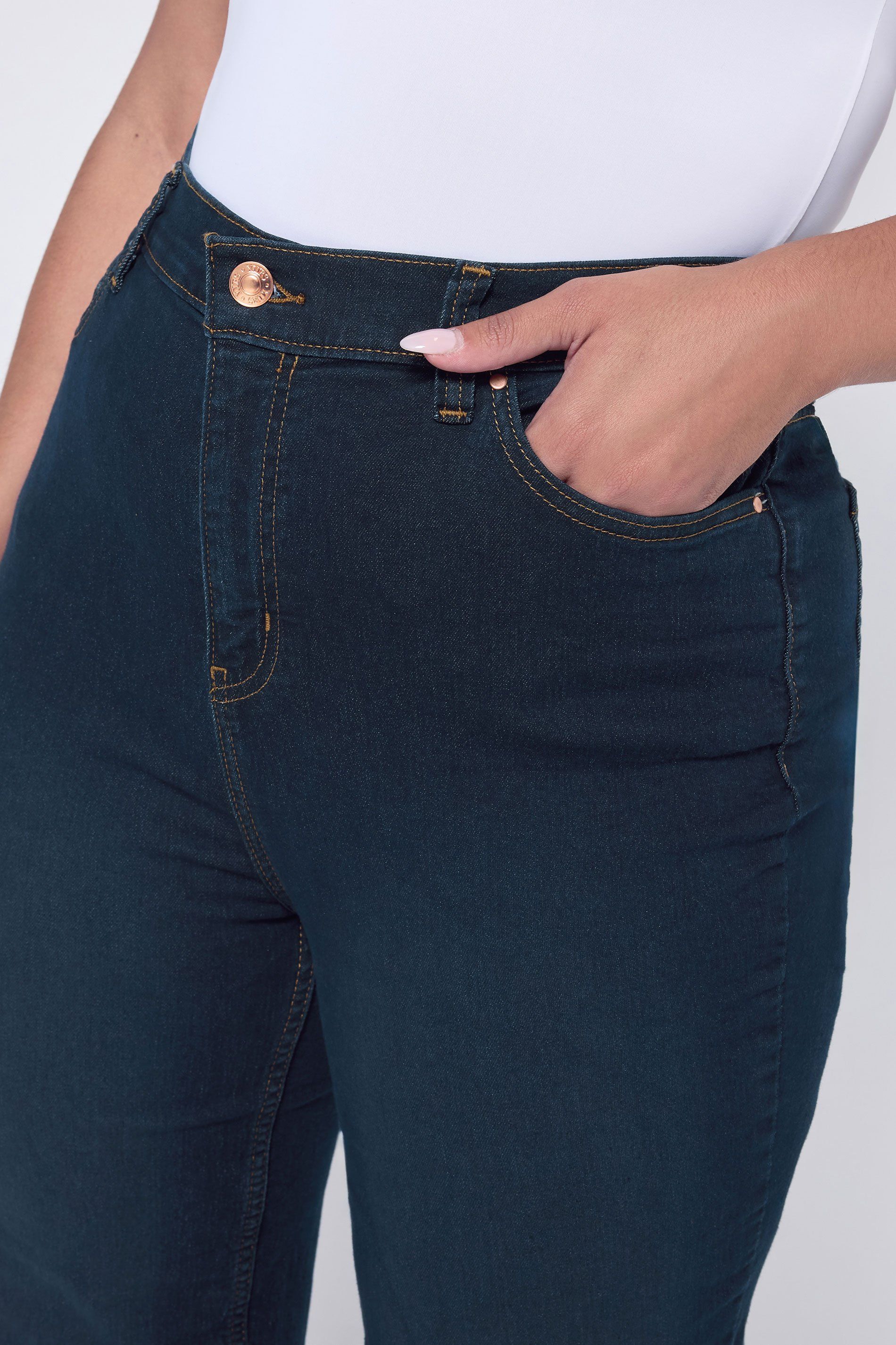 Straight Leg RUBY Jeans