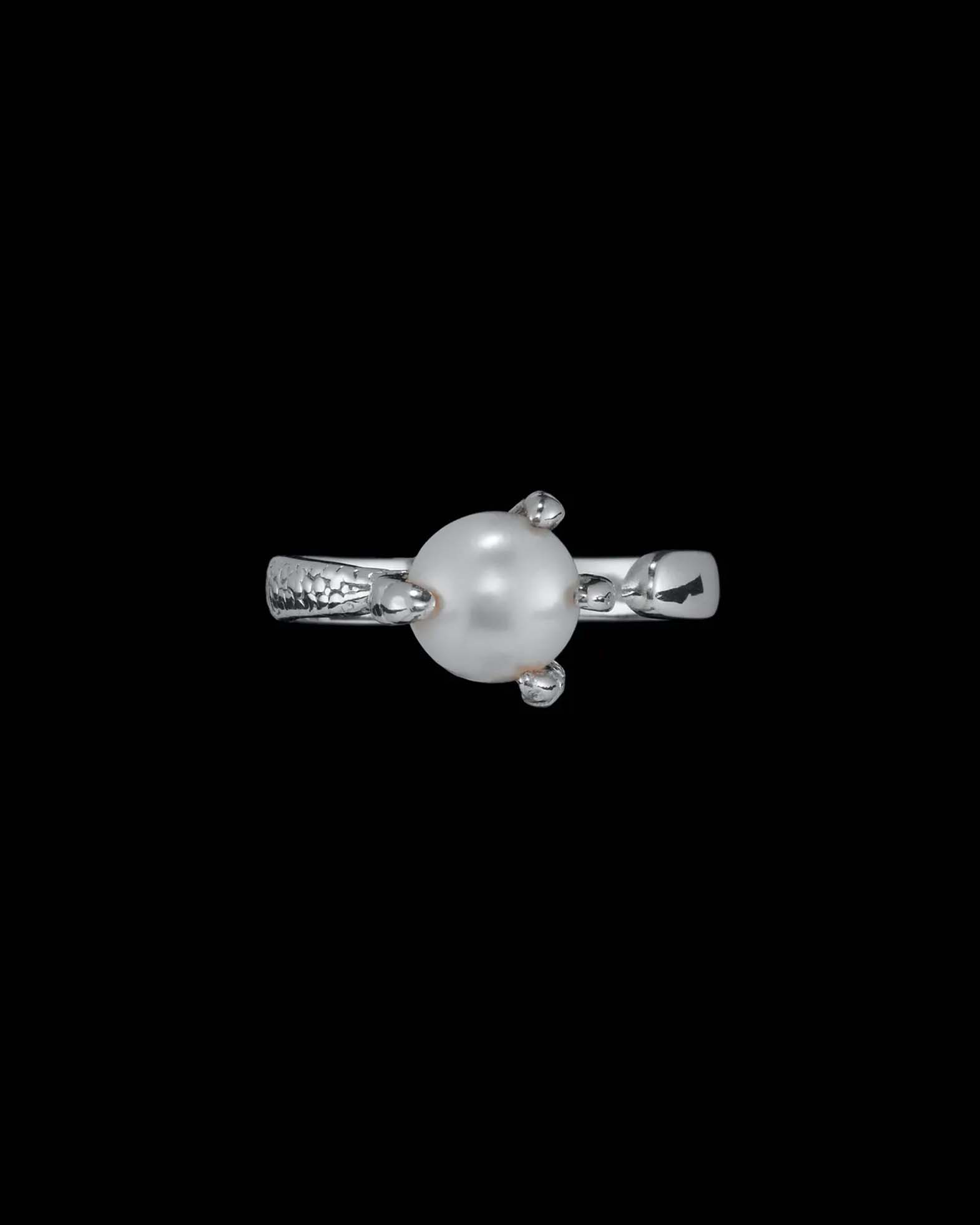 Maria Nilsdotter Ring Tiny Claw Pearl Silver