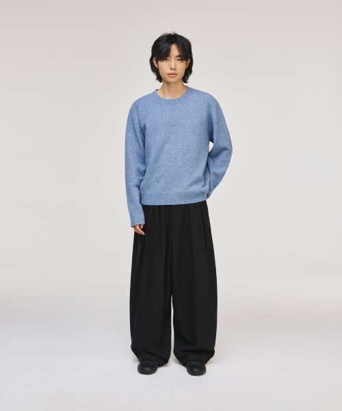 Blend Shade Round Neck Knit