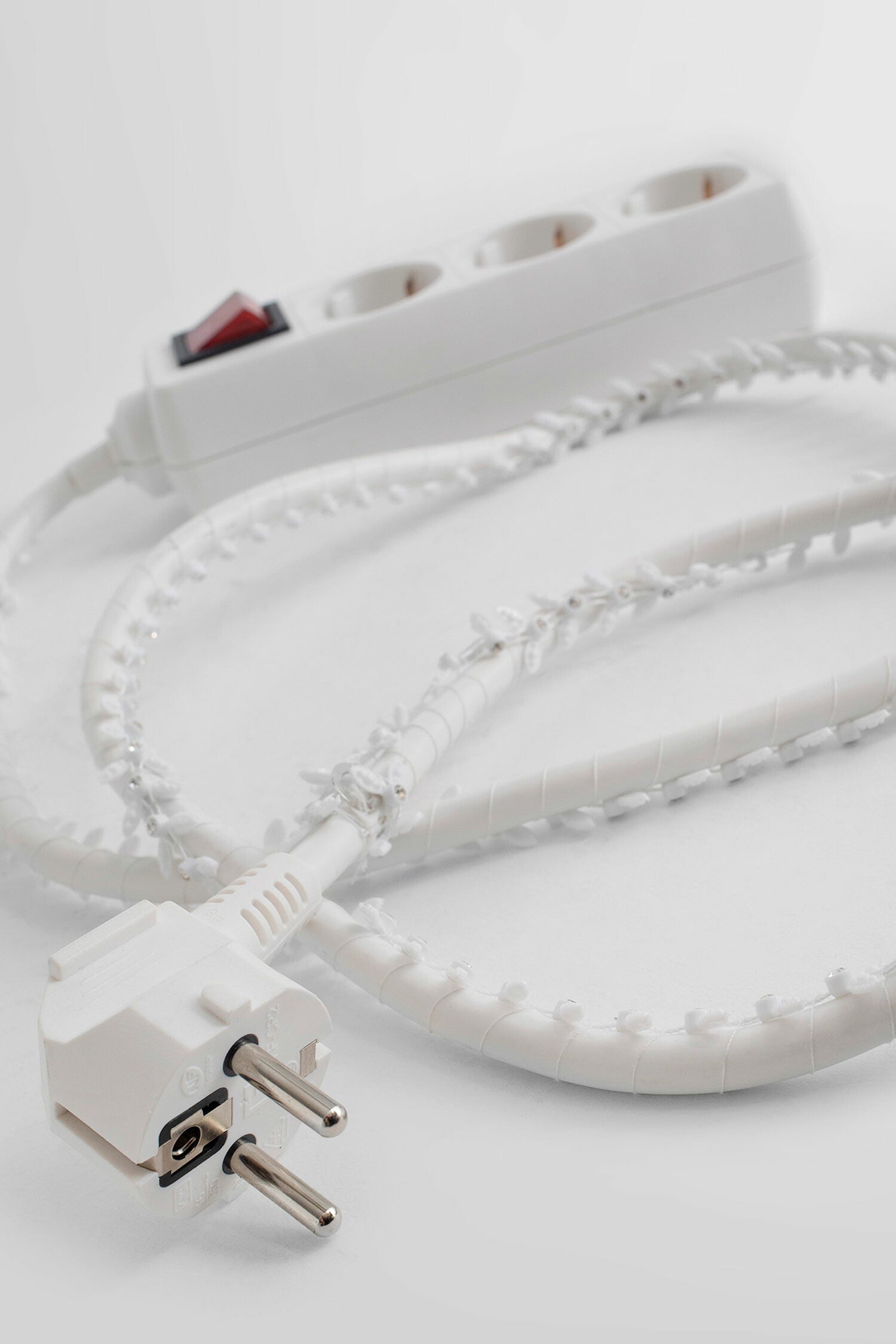 UNISEX WHITE OBJECTS